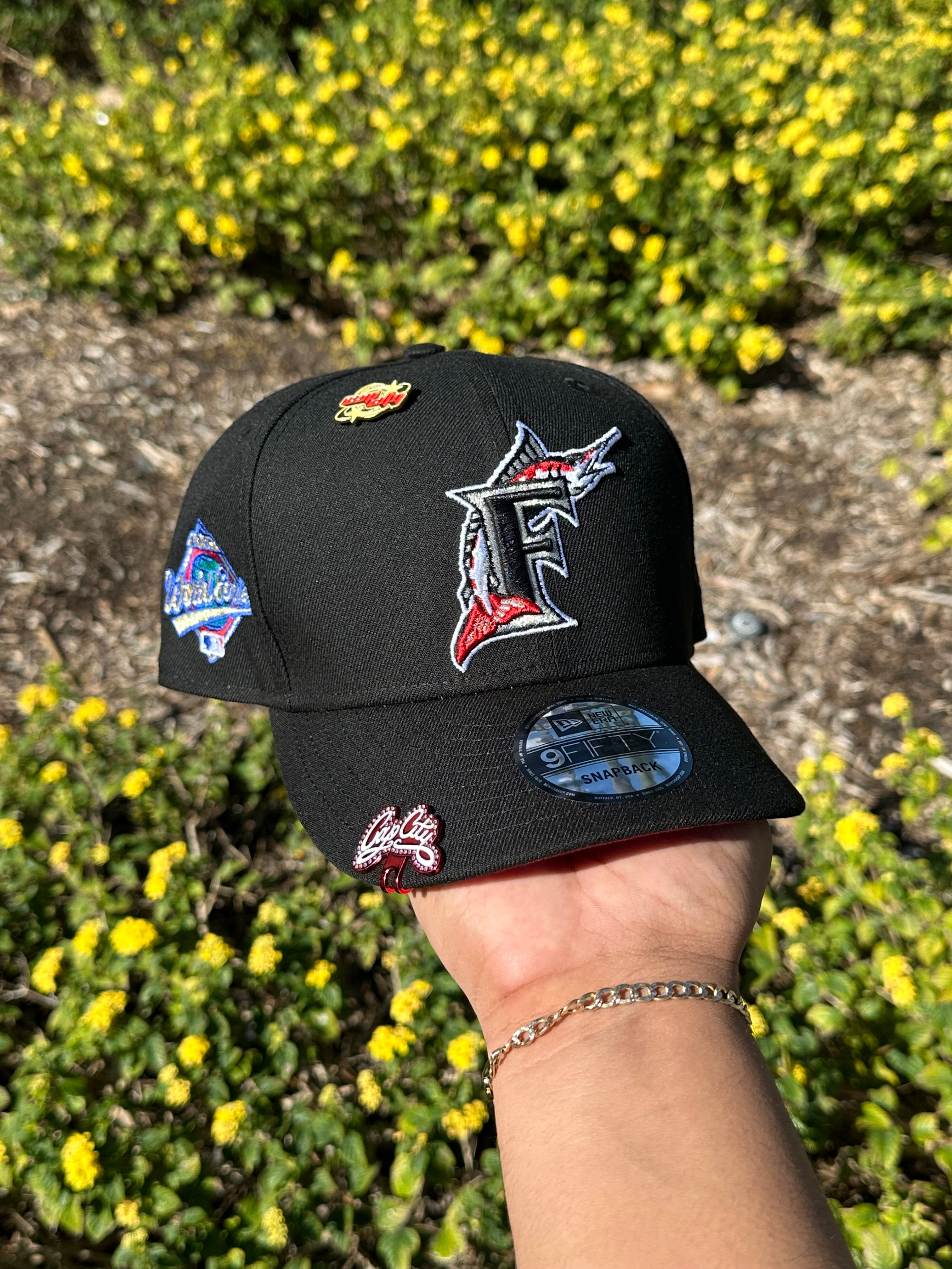 NEW ERA EXCLUSIVE 9FIFTY BLACK FLORIDA MARLINS SNAPBACK W/ 1997 WORLD