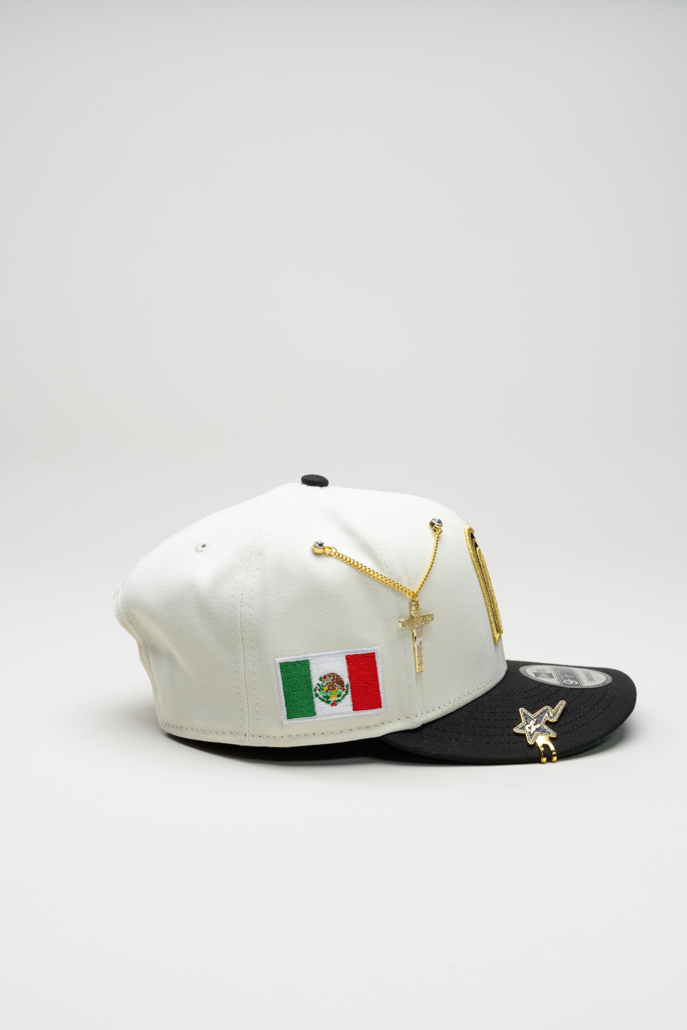 NEW ERA EXCLUSIVE 9FIFTY CHROME WHITE/BLACK MEXICO SNAPBACK W/ MEXICO FLAG SIDE PATCH