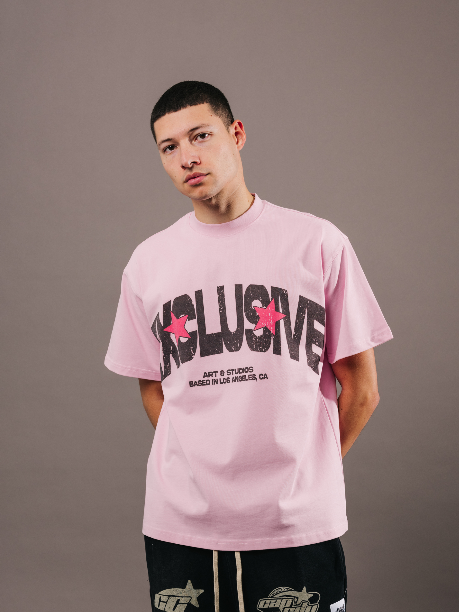 EXCLUSIVE CLUB PINK “PRETTY GIRLS LOVE THE CITY” OVERSIZED TEE