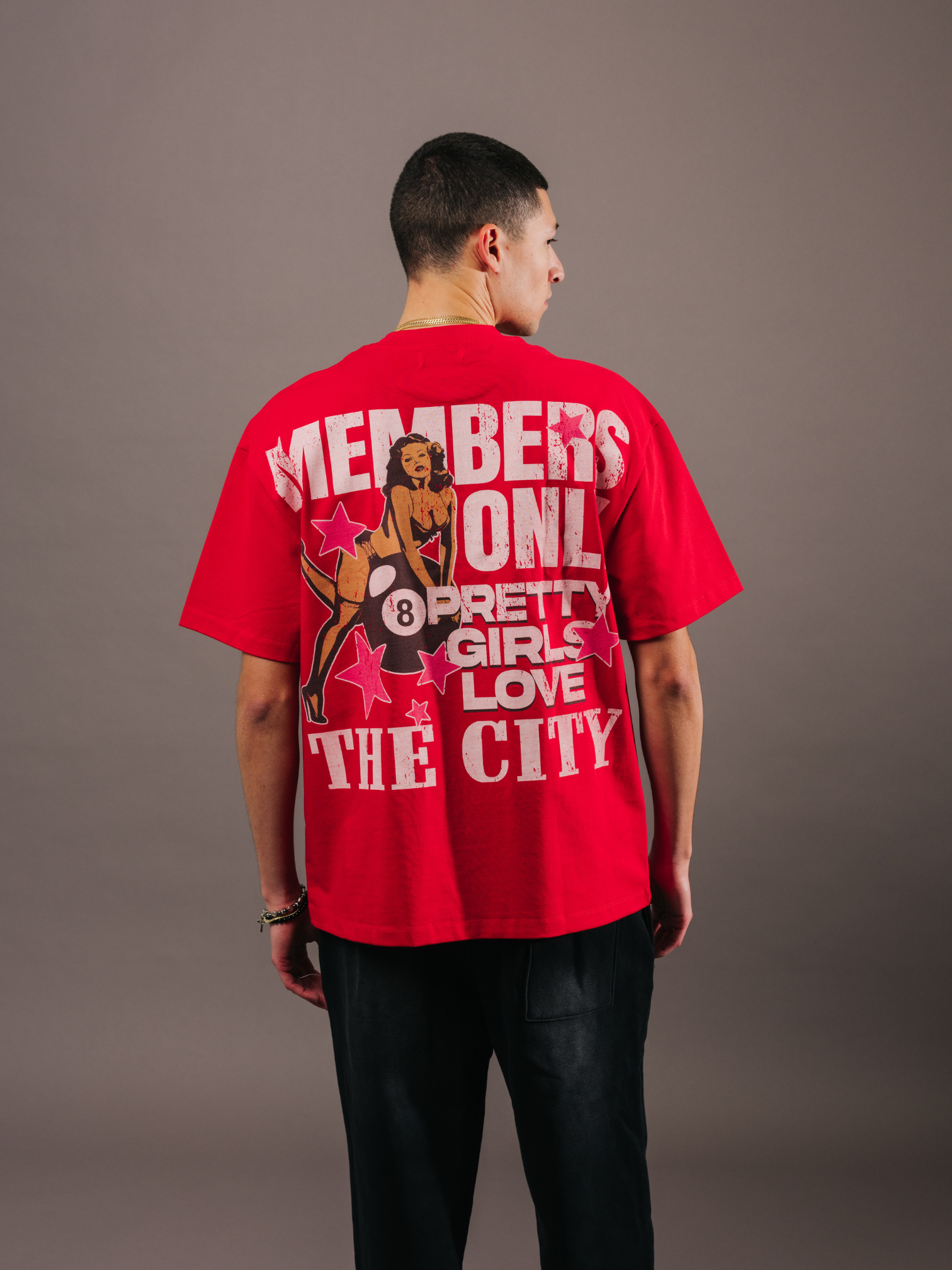 EXCLUSIVE CLUB RED “PRETTY GIRLS LOVE THE CITY” OVERSIZED TEE