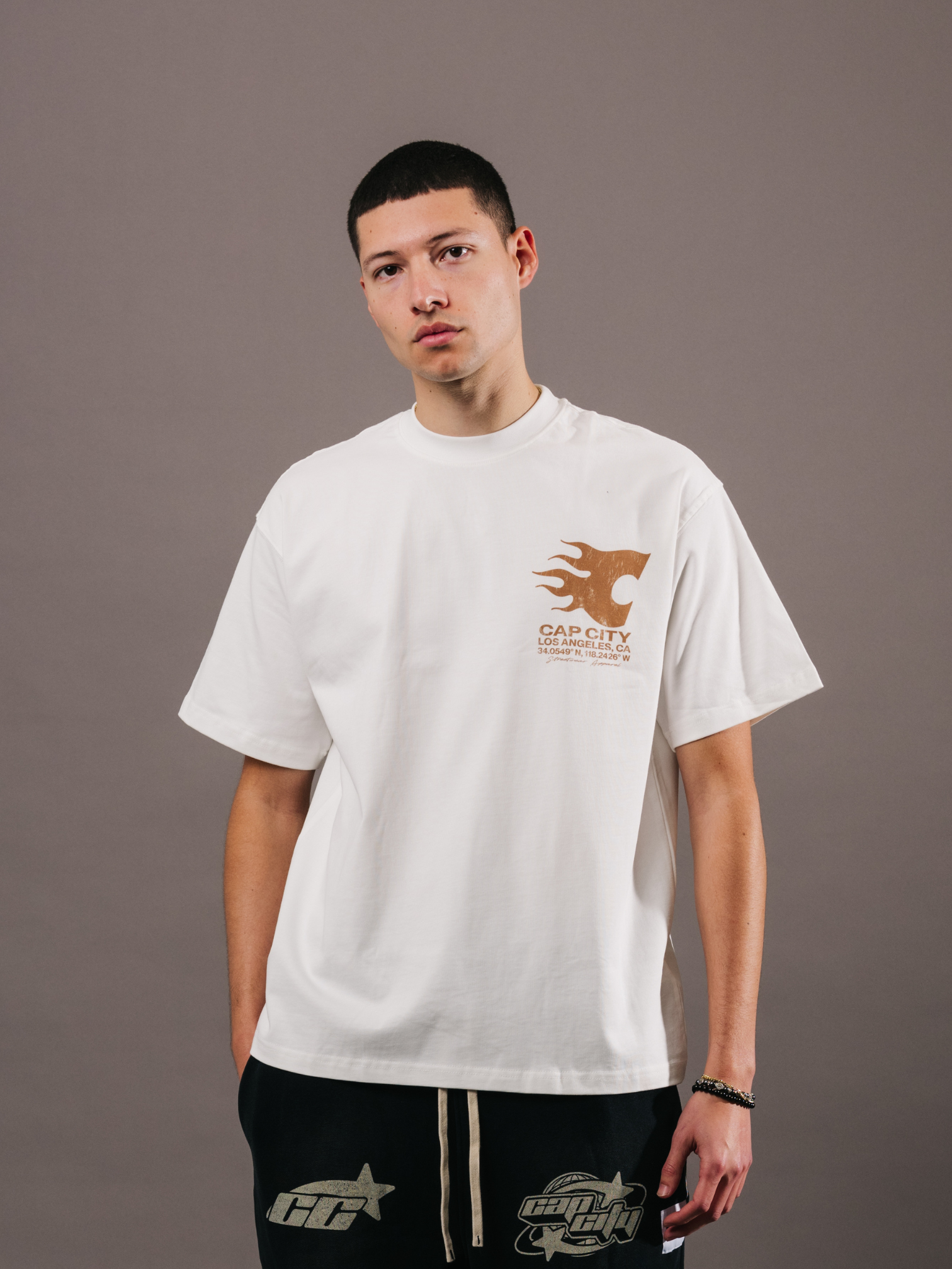 EXCLUSIVE CLUB WHITE “CAP CITY” OVERSIZED TEE