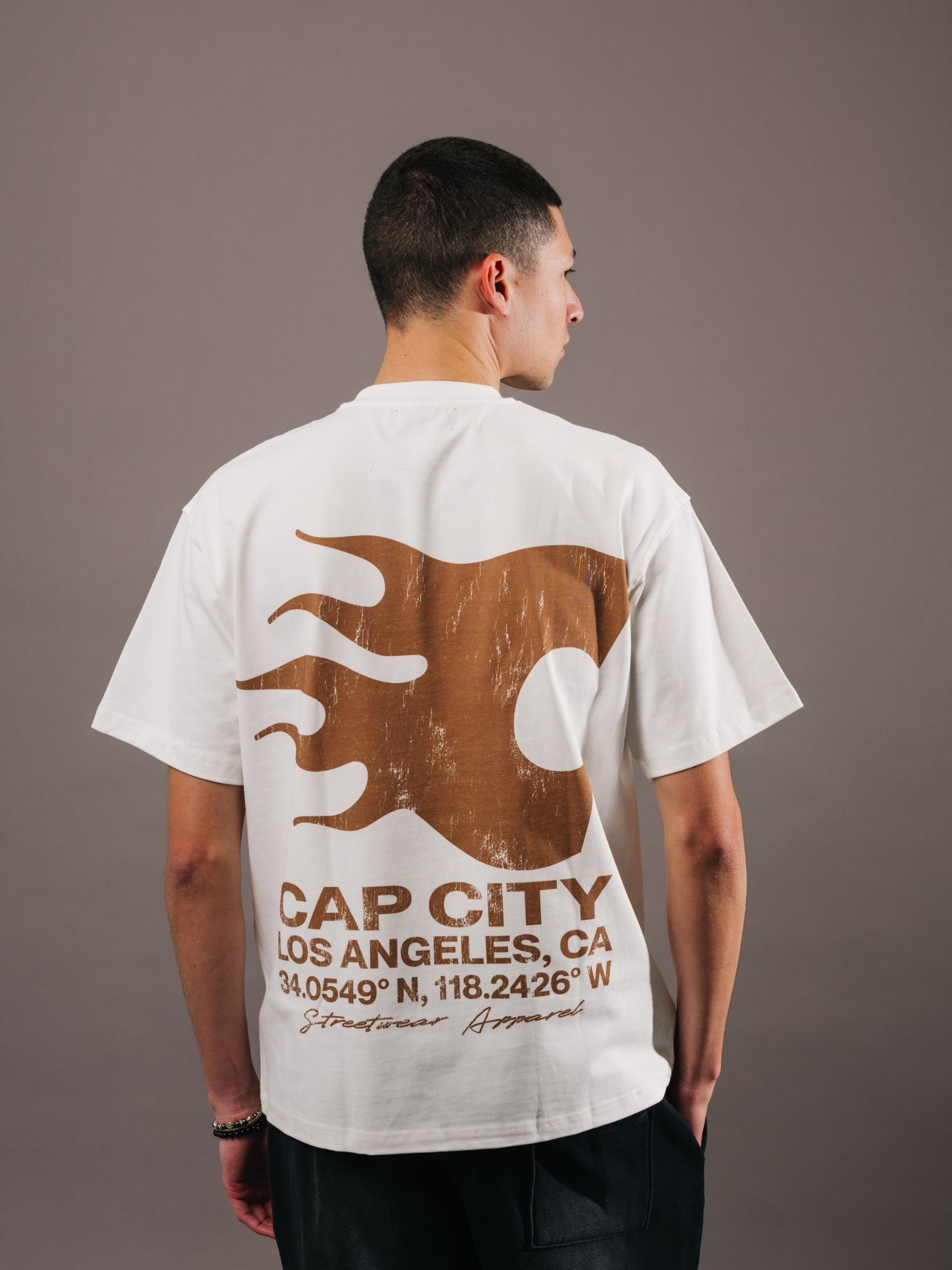 EXCLUSIVE CLUB WHITE “CAP CITY” OVERSIZED TEE