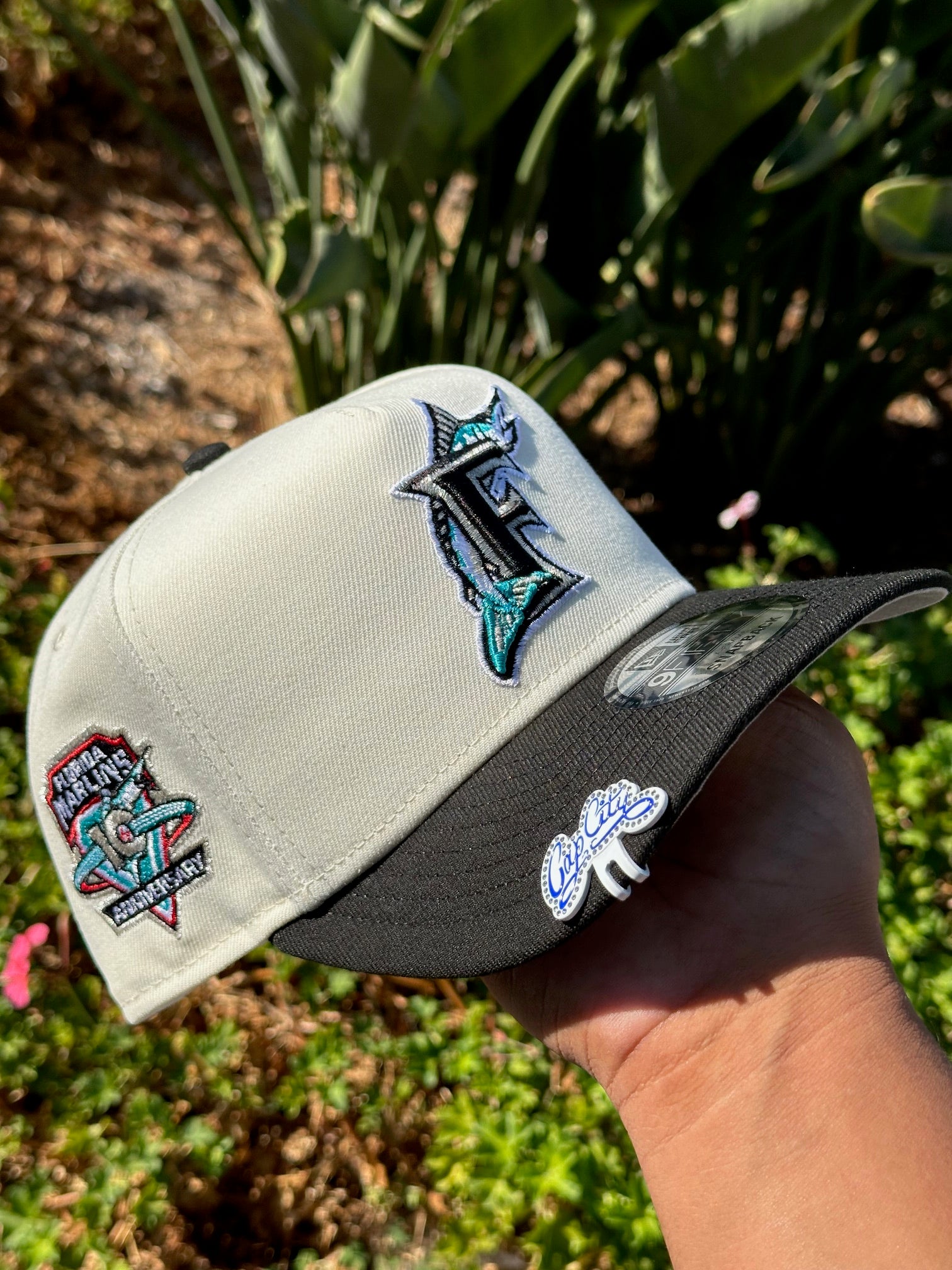 NEW ERA EXCLUSIVE 9FIFTY A-FRAME CHROME WHITE/BLACK FLORIDA MARLINS W/ 10TH ANNIVERSARY SIDE PATCH