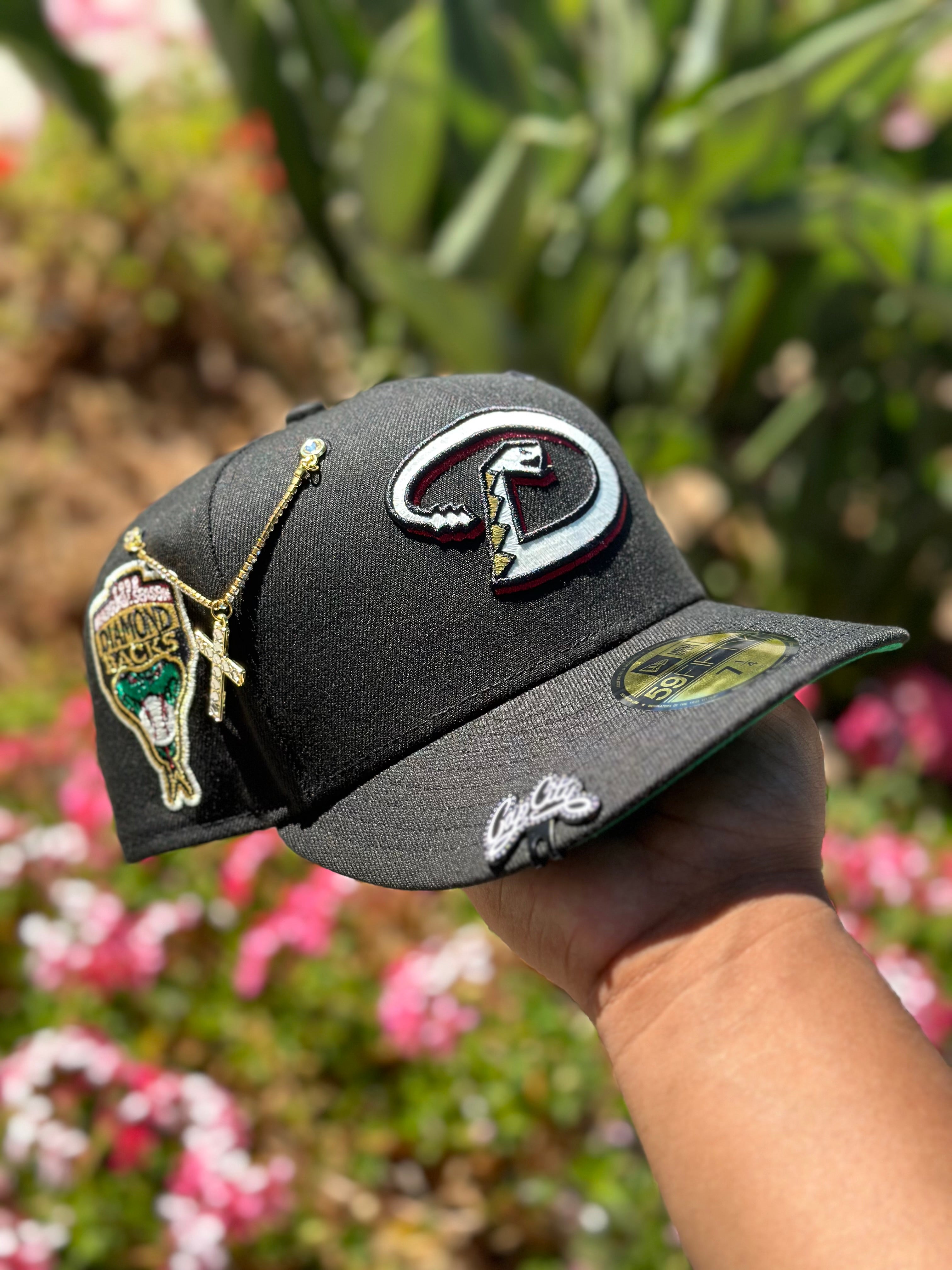 EXCLUSIVO NEW ERA 59FIFTY CHROME BLANCO/VERDE OLIVA ARIZONA DIAMONDBACKS CON PARCHE DE TEMPORADA INAUGURAL 1998 