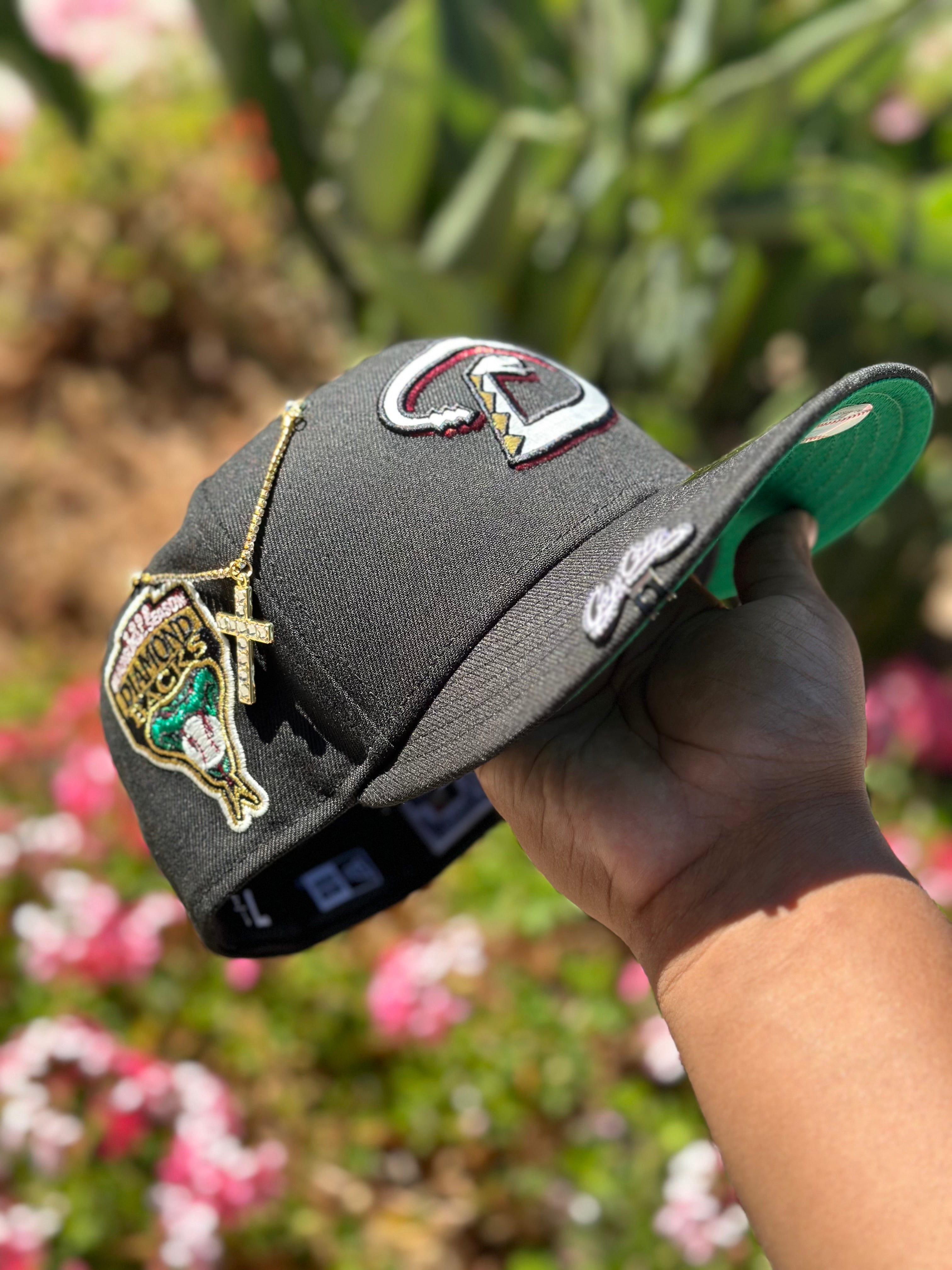 EXCLUSIVO NEW ERA 59FIFTY CHROME BLANCO/VERDE OLIVA ARIZONA DIAMONDBACKS CON PARCHE DE TEMPORADA INAUGURAL 1998 