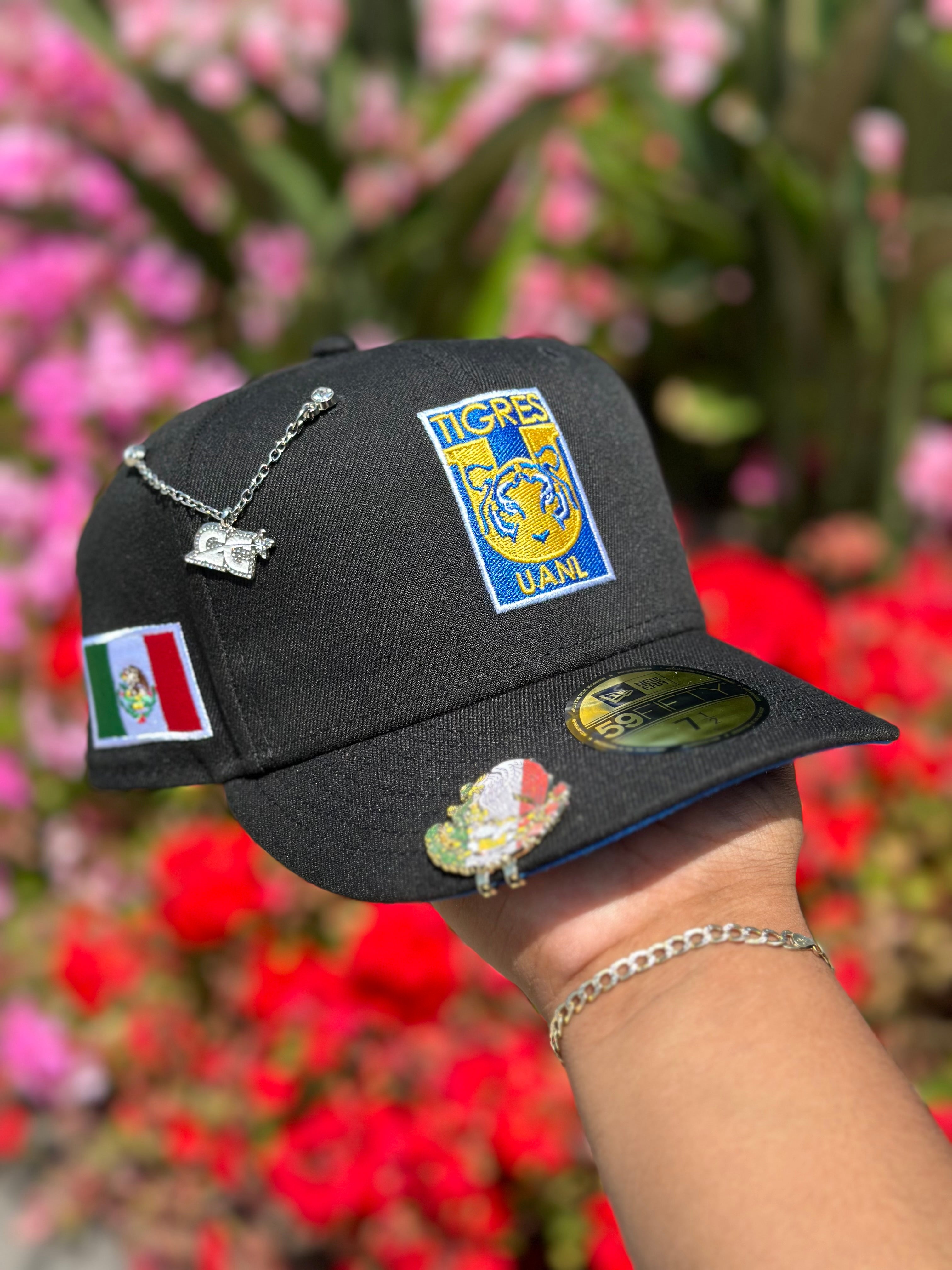 NEW ERA EXCLUSIVE 59FIFTY BLACK "CLUB TIGRES UANL" W/ MEXICO FLAG SIDE PATCH