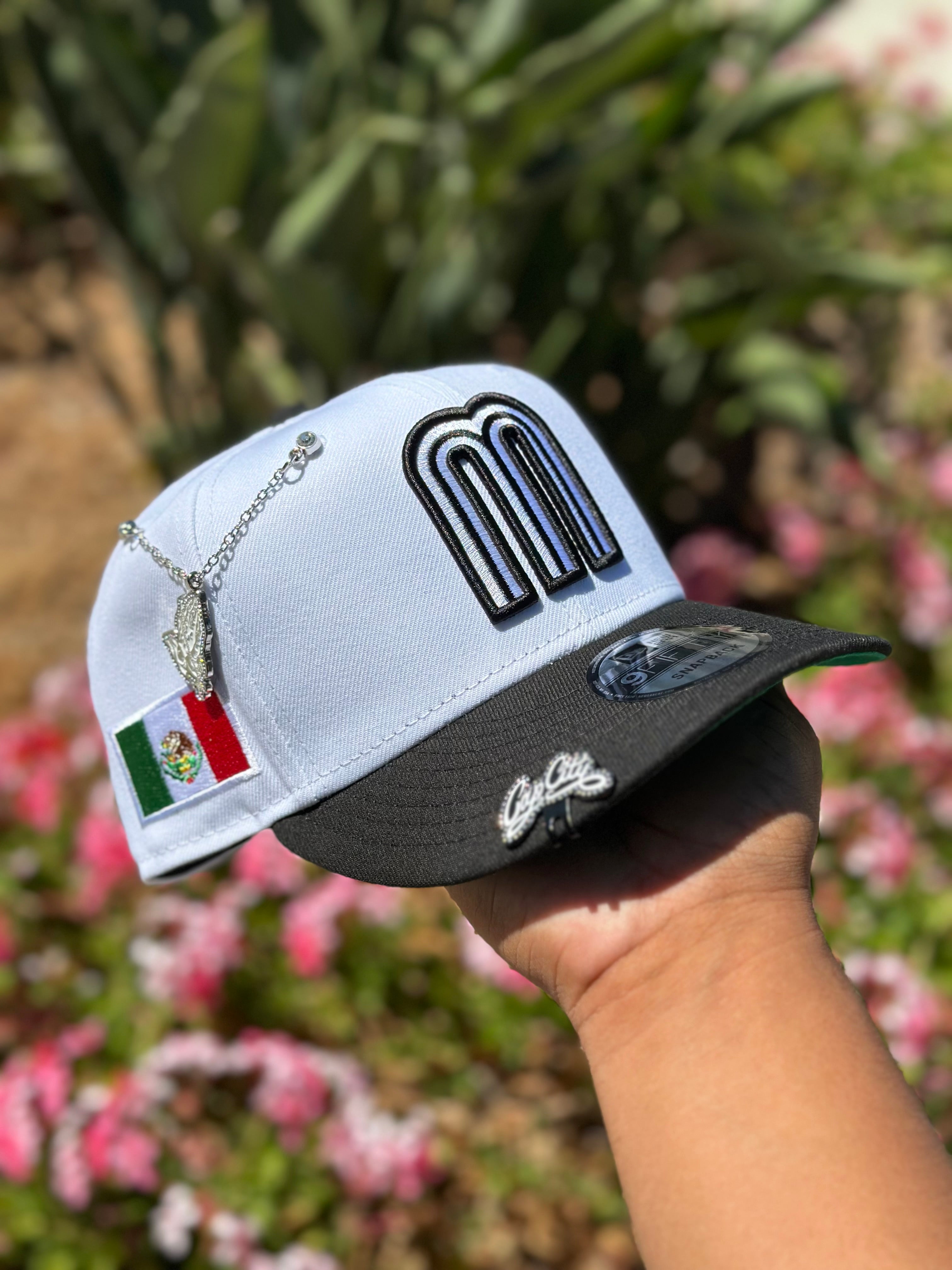 NEW ERA EXCLUSIVE 9FIFTY WHITE/BLACK MEXICO SNAPBACK W/ MEXICO FLAG SIDE PATCH