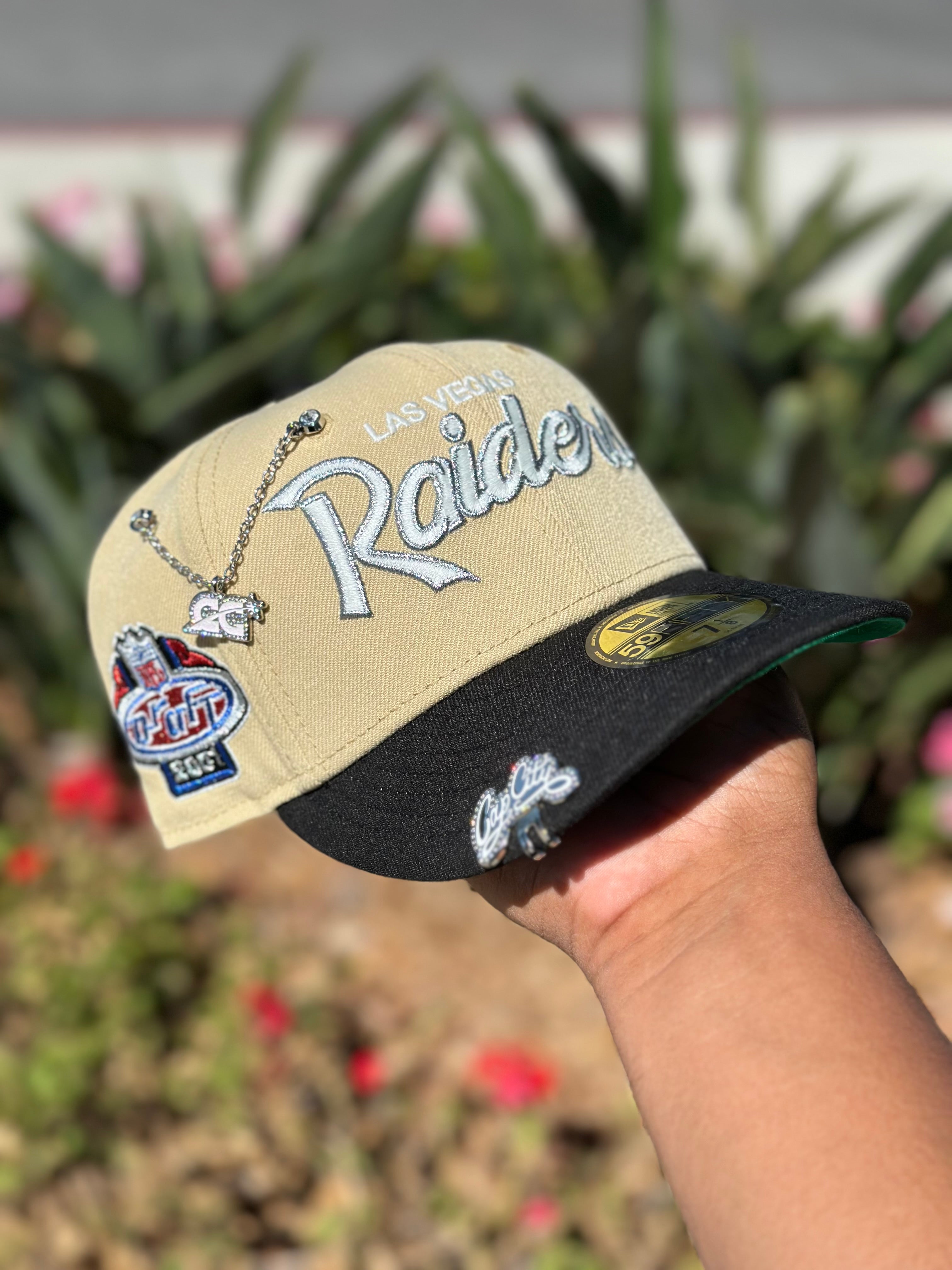 NEW ERA EXCLUSIVE 59FIFTY VEGAS GOLD/BLACK LAS VEGAS RAIDERS SCRIPT W/ 2001 NFL DRAFTSIDE PATCH