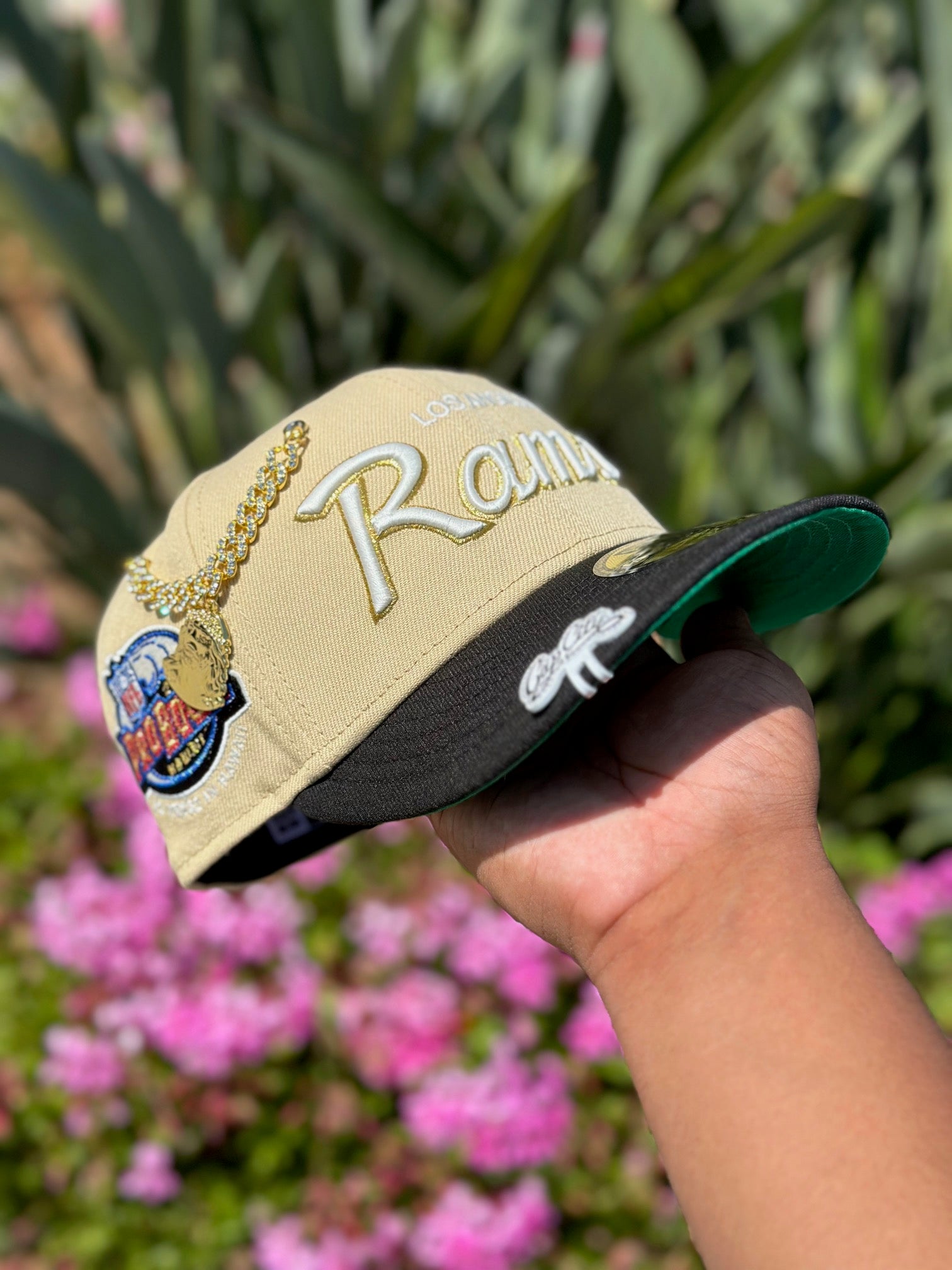 EXCLUSIVO DE NEW ERA 59FIFTY CORONA NEGRA/PANA AZUL GUIÓN DE RAMS AL REVÉS (VERDE UV) *BLIP NI CADENA NO INCLUIDAS