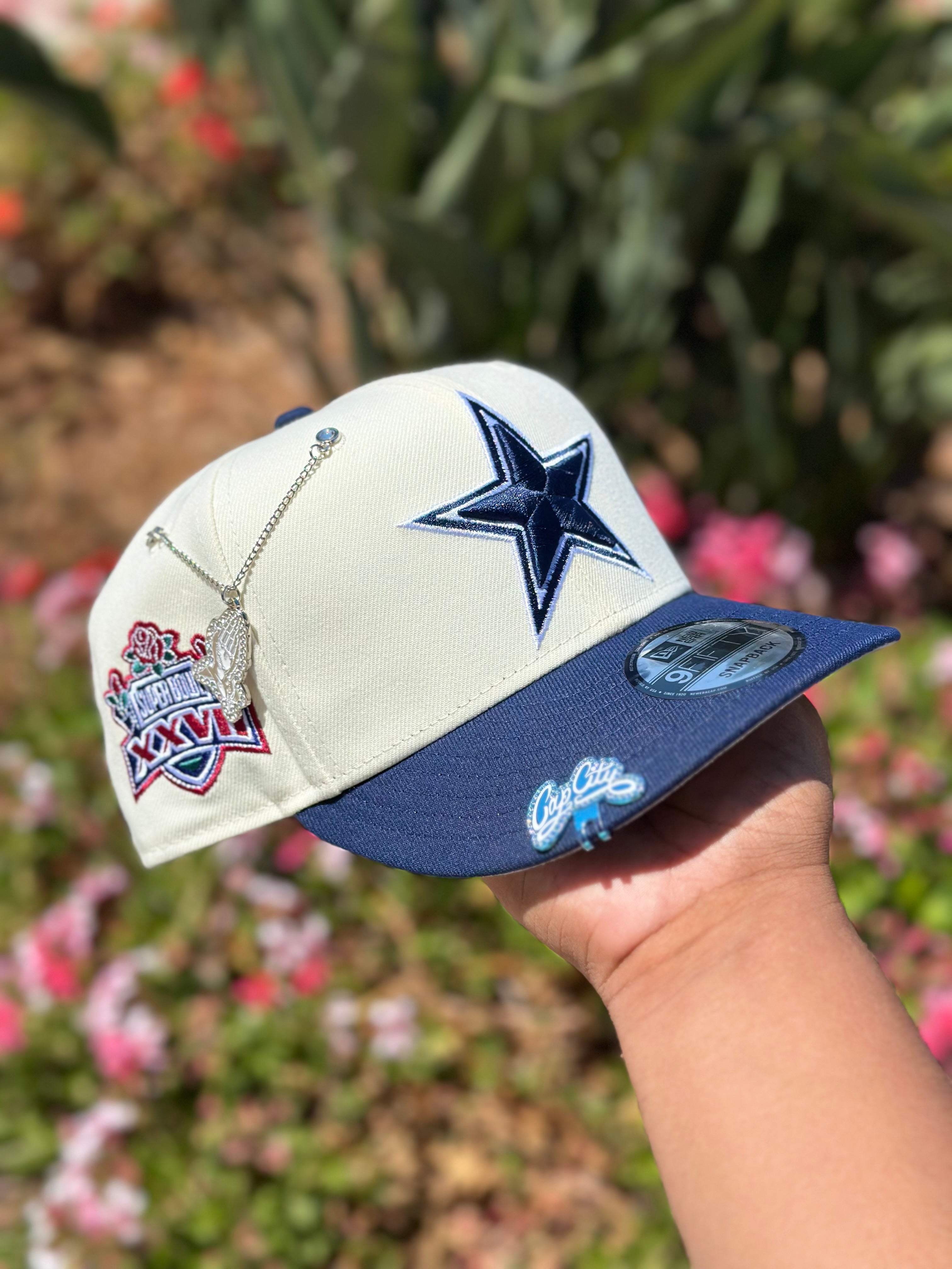 NEW ERA EXCLUSIVE 9FIFTY CHROME WHITE/NAVY DALLAS COWBOYS SNAPBACK W/ SUPERBOWL XXVII SIDE PATCH