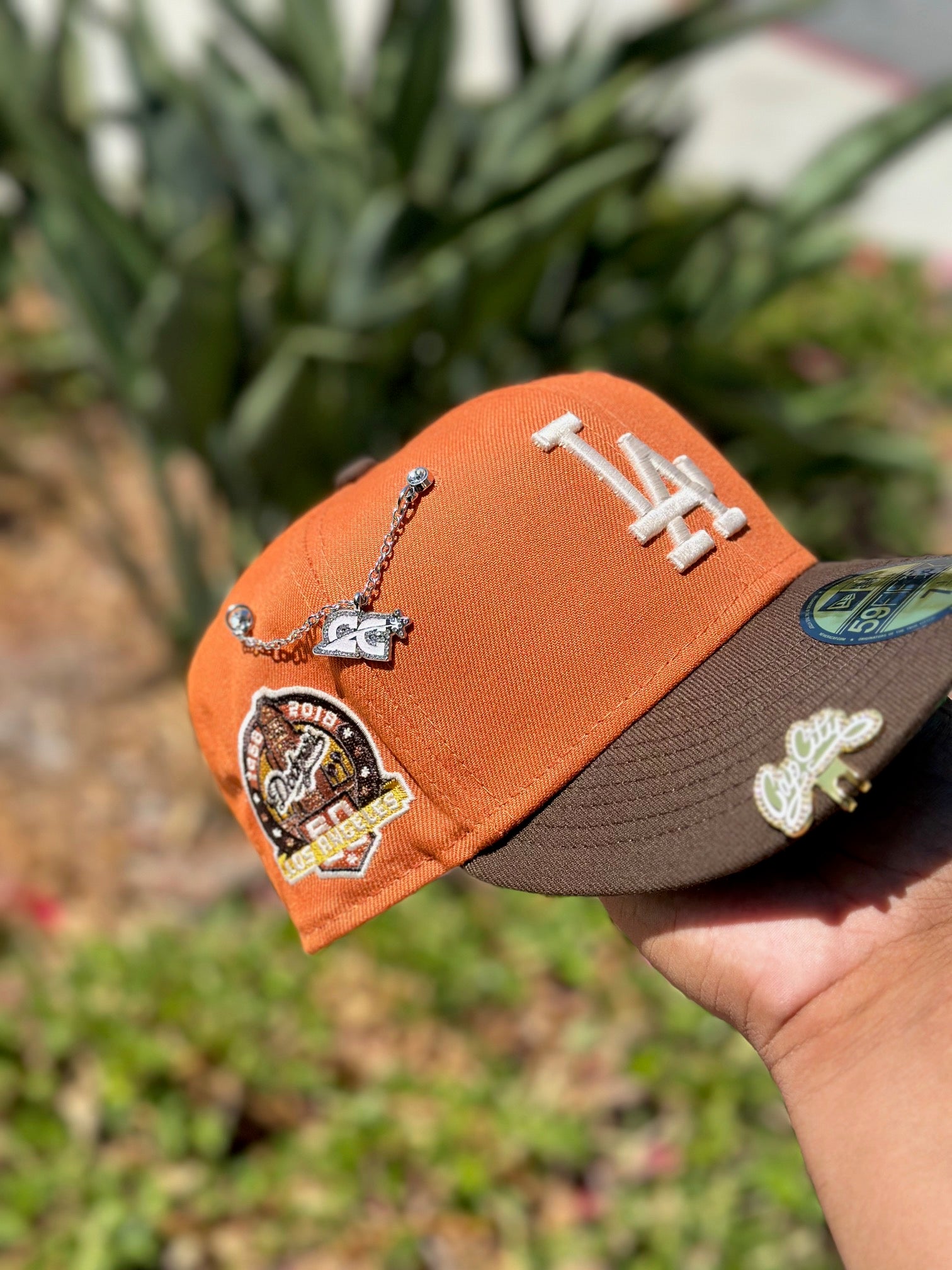 EXCLUSIVO DE NEW ERA 59FIFTY NARANJA/MARRÓN LOS ANGELES DODGERS CON PARCHE DEL 60 ANIVERSARIO (VERDE UV) MUY LIMITADO *BLIP NO INCLUIDO