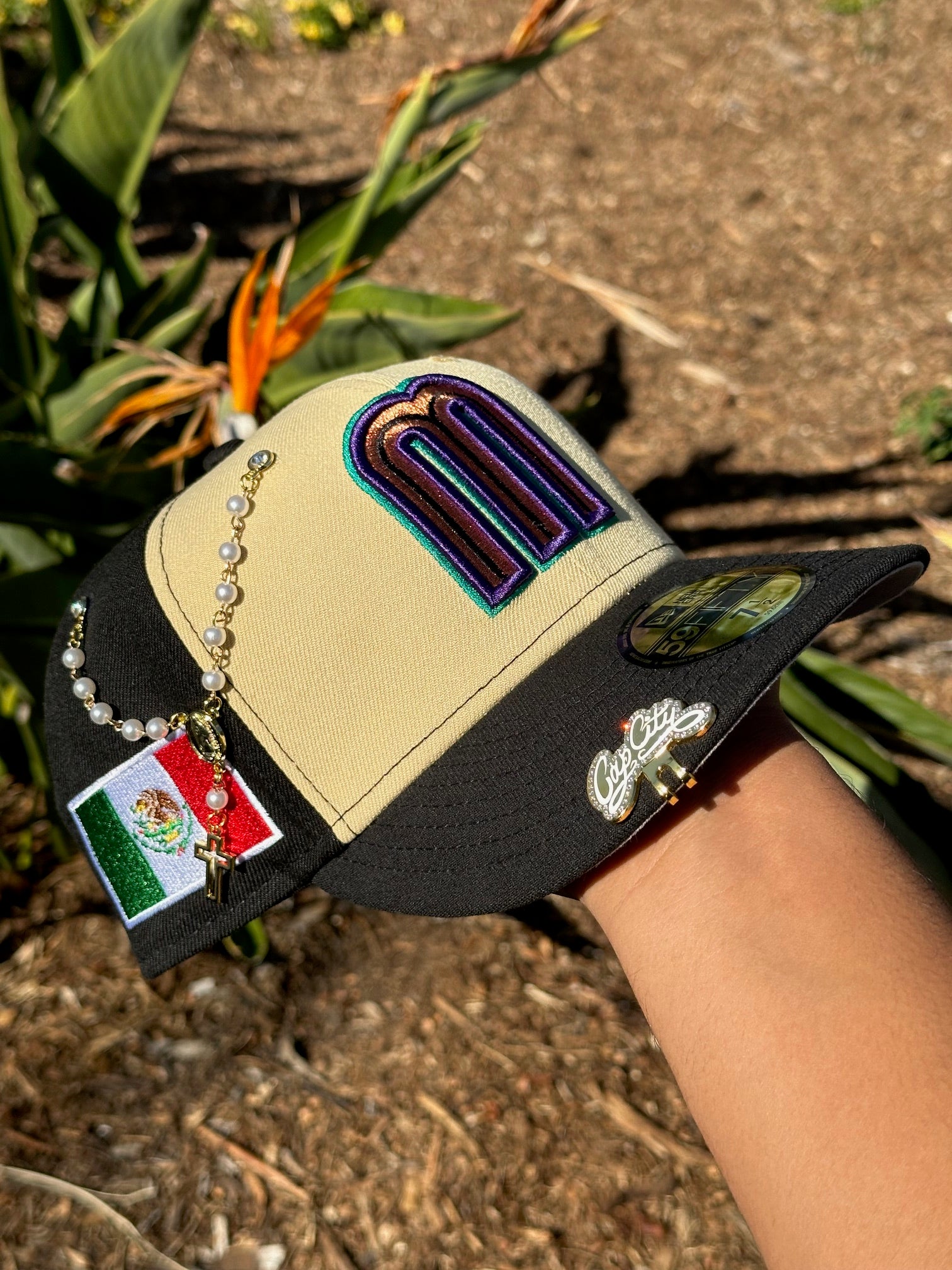 NEW ERA EXCLUSIVE 59FIFTY VEGAS GOLD/BLACK MEXICO W/ MEXICO FLAG SIDE PATCH