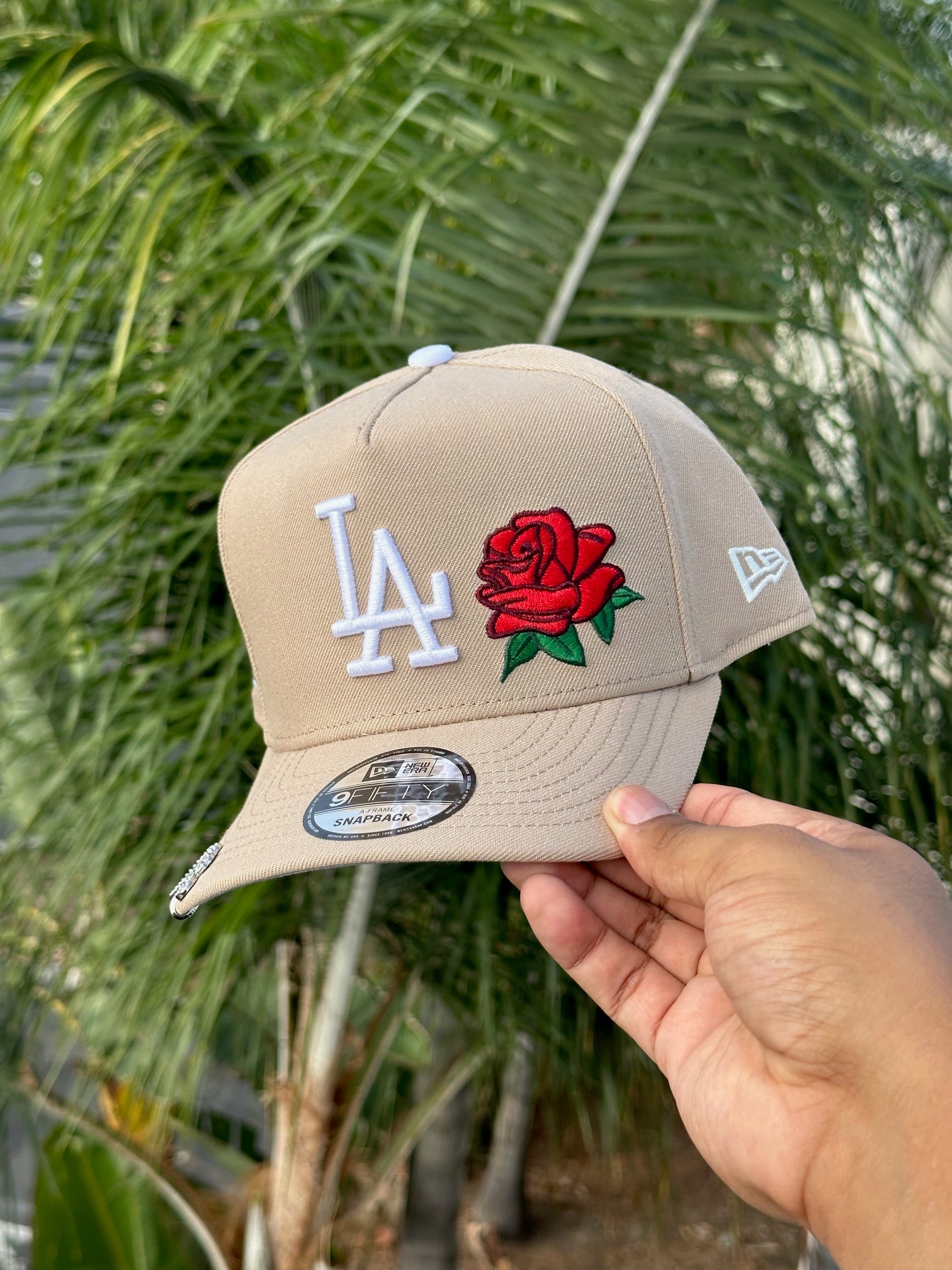 NEW ERA EXCLUSIVE 9FIFTY A-FRAME LIGHT KHAKI LOS ANGELES DODGERS SNAPBACK W/ RED ROSE + DODGER STADIUM SIDE PATCH