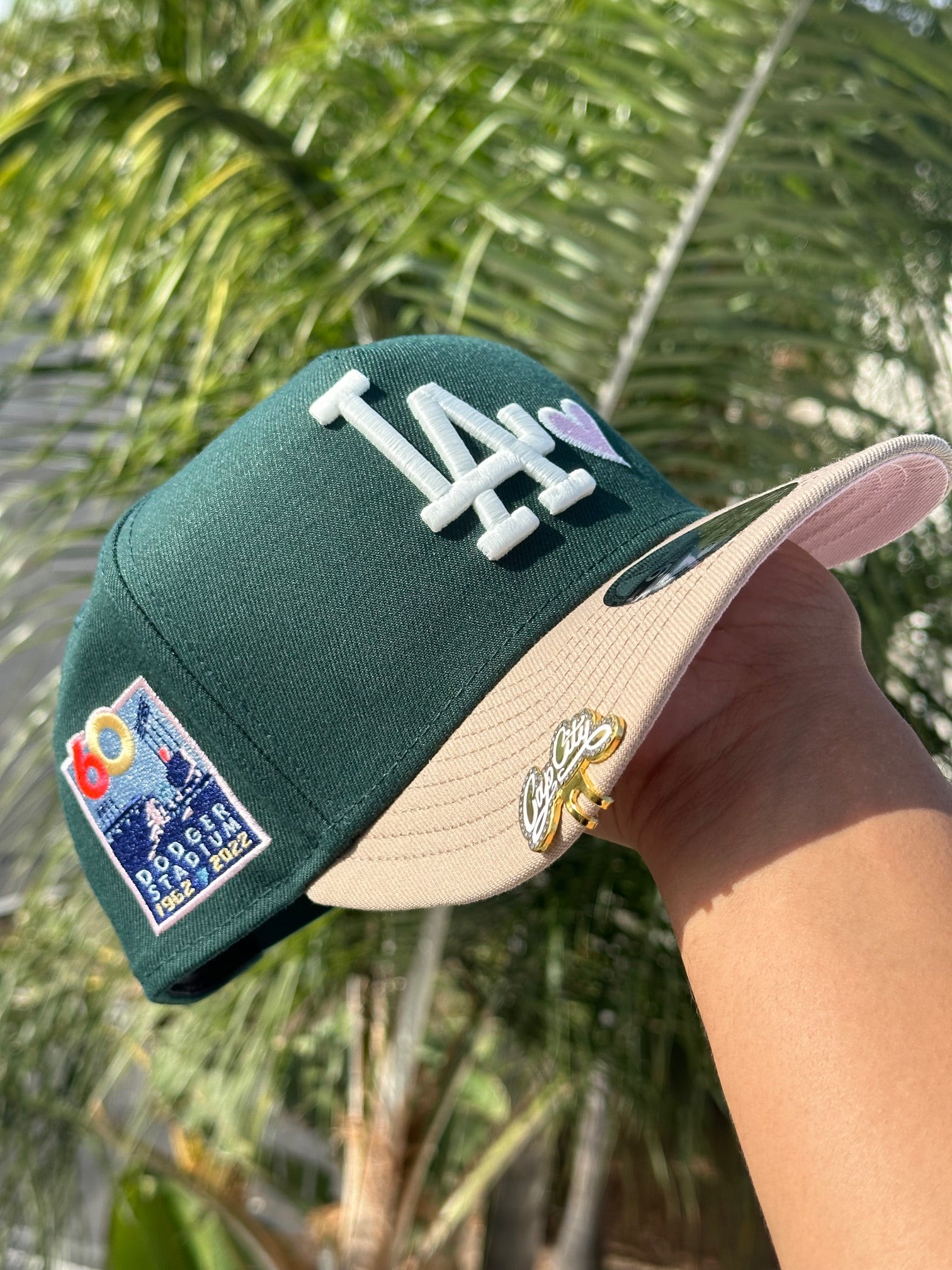 NEW ERA EXCLUSIVE 9FIFTY A-FRAME FOREST GREEN/KHAKI LOS ANGELES DODGERS SNAPBACK W/PINK HEART 60TH ANNIVERSARY SIDE PATCH