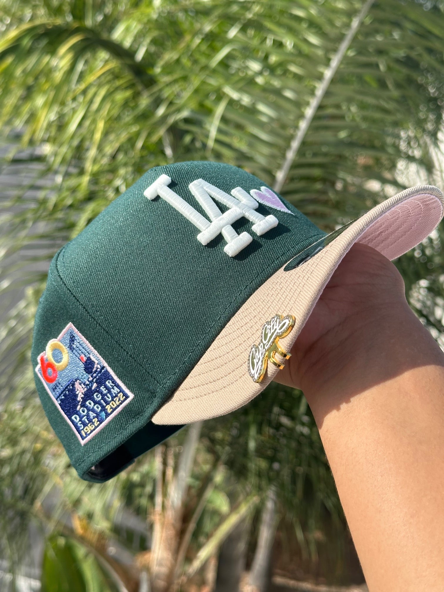 NEW ERA EXCLUSIVE 9FIFTY A-FRAME FOREST GREEN/KHAKI LOS ANGELES DODGERS SNAPBACK W/PINK HEART 60TH ANNIVERSARY SIDE PATCH