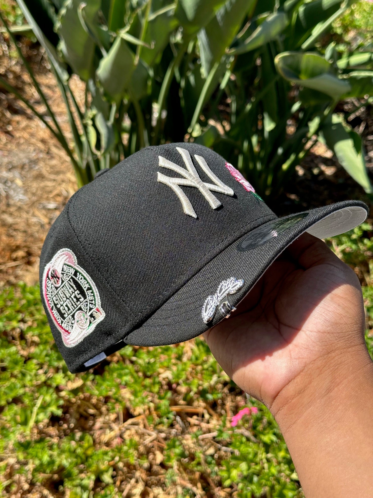 NEW ERA EXCLUSIVE 9FIFTY A-FRAME BLACK NEW YORK YANKEES W/ PINK ROSE + 2000 SUBWAY SERIES SIDE PATCH