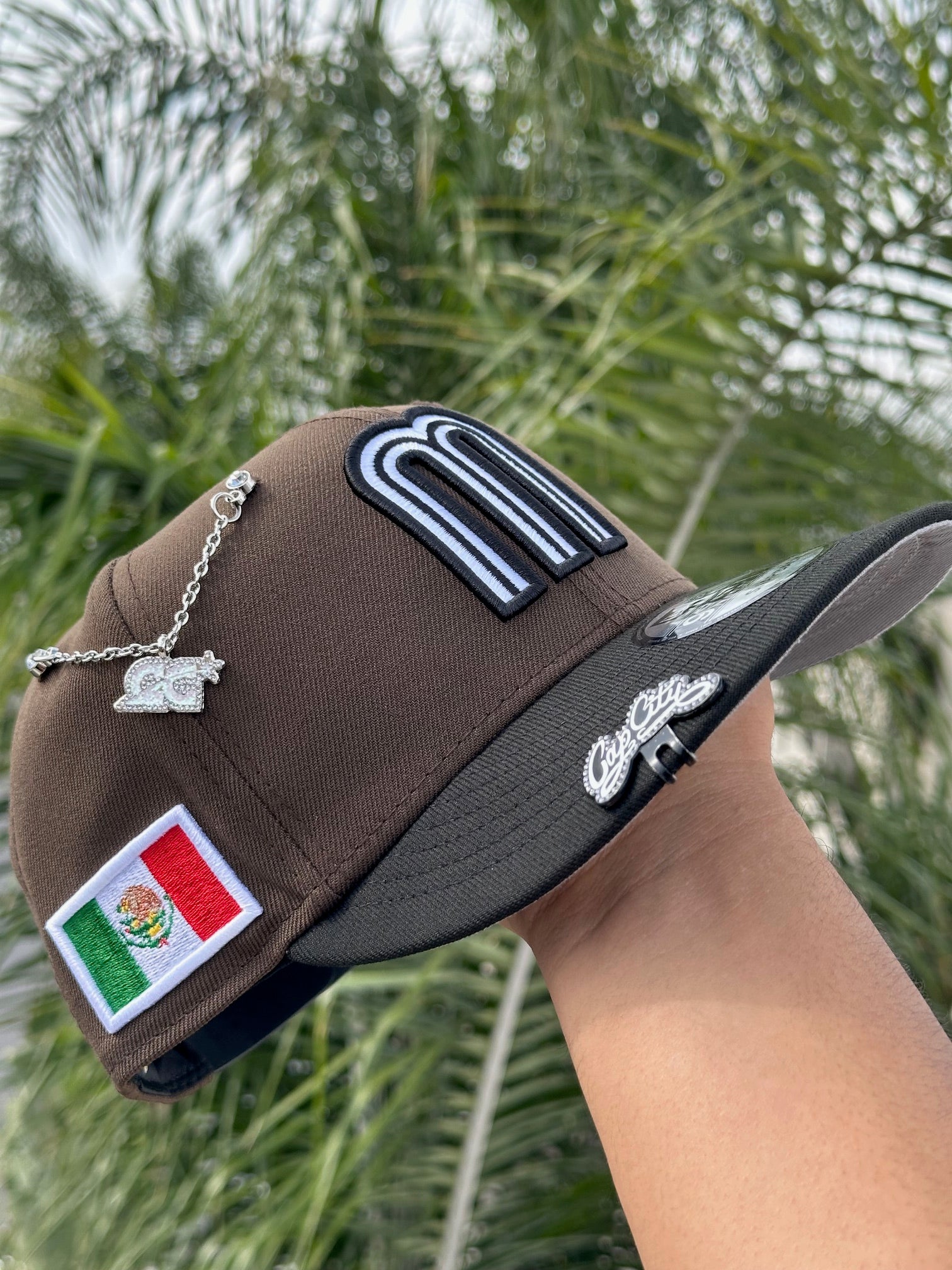 NEW ERA EXCLUSIVE 9FIFTY DARK BROWN/BLACK MEXICO SNAPBACK W/ MEXICO FLAG SIDE PATCH