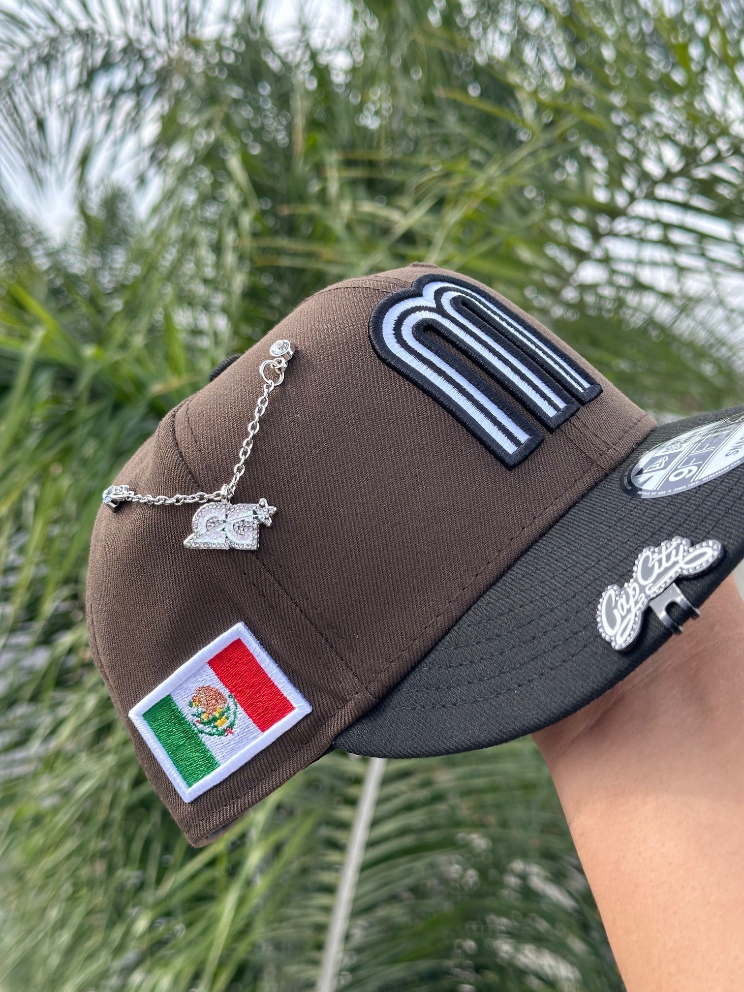 NEW ERA EXCLUSIVE 9FIFTY DARK BROWN/BLACK MEXICO SNAPBACK W/ MEXICO FLAG SIDE PATCH