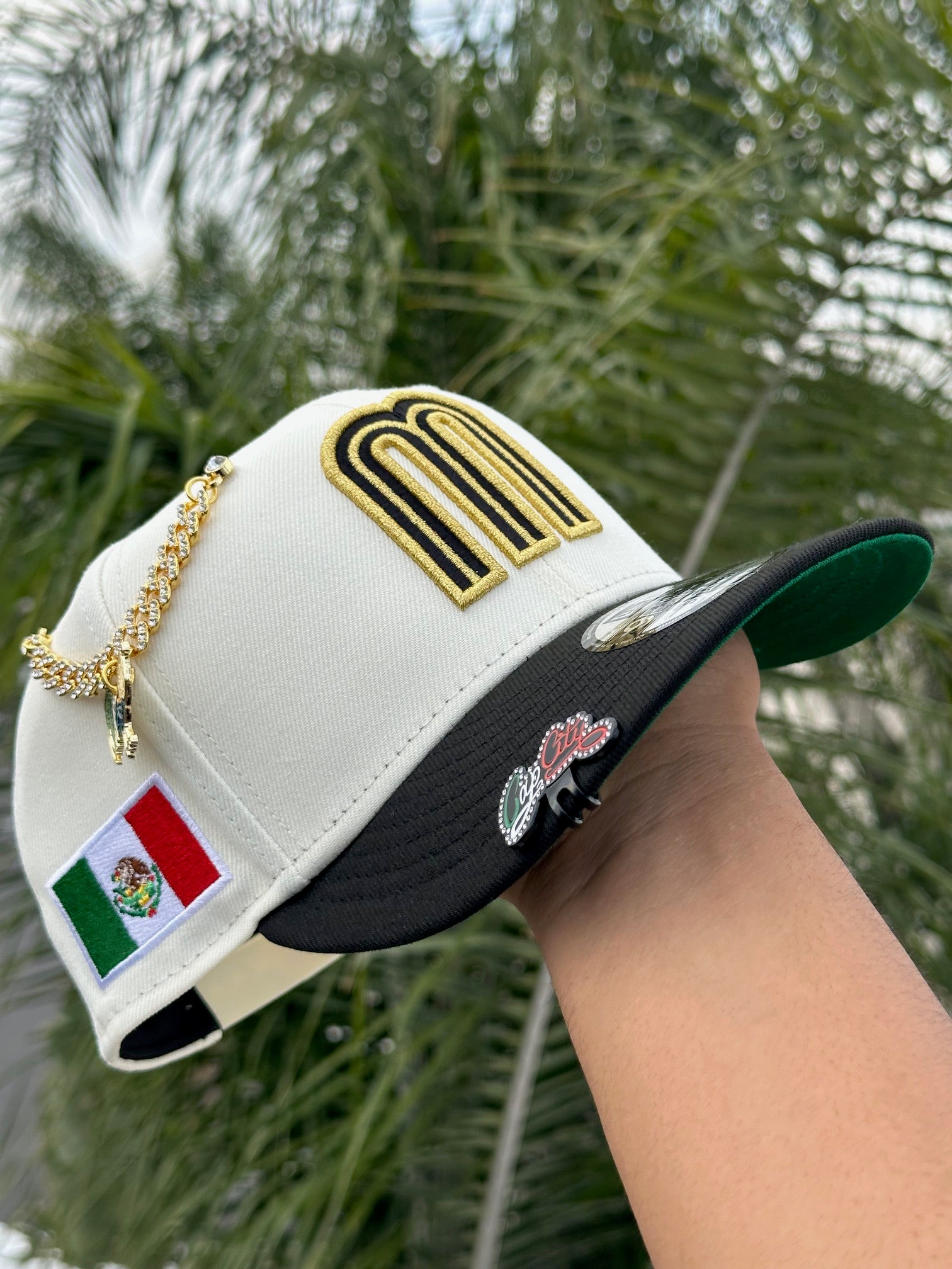 NEW ERA EXCLUSIVE 9FIFTY CHROME WHITE/BLACK MEXICO SNAPBACK W/ MEXICO FLAG SIDE PATCH