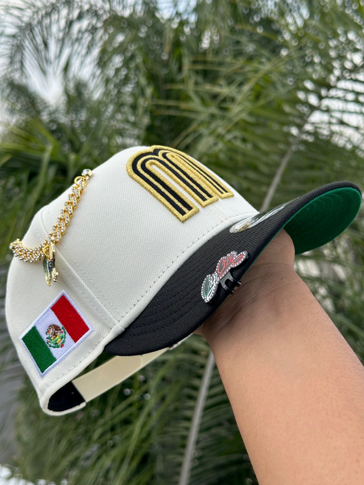 NEW ERA EXCLUSIVE 9FIFTY CHROME WHITE/BLACK MEXICO SNAPBACK W/ MEXICO FLAG SIDE PATCH