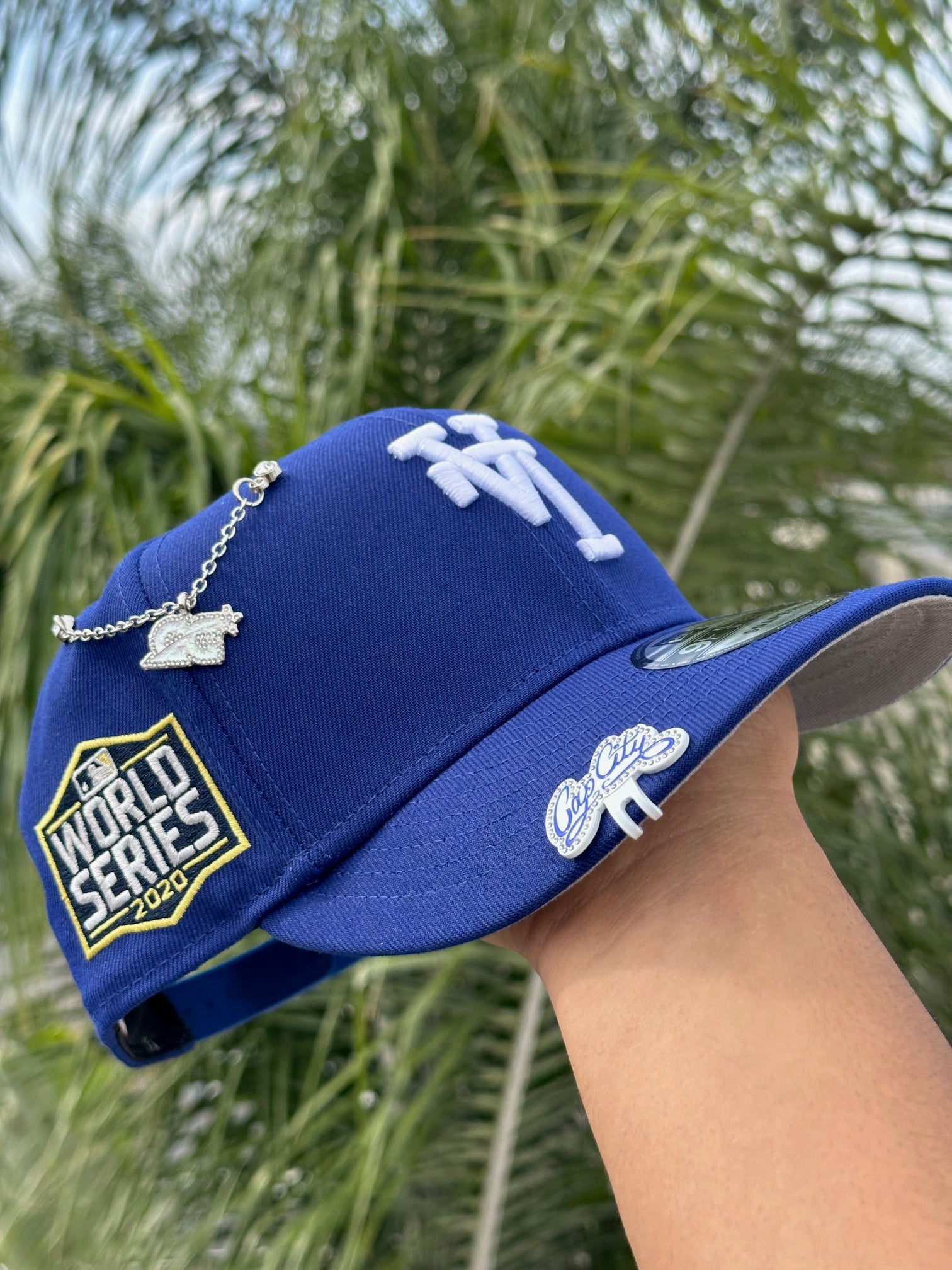 NEW ERA EXCLUSIVE 9FIFTY BLUE UPSIDE DOWN LOS ANGELES DODGERS SNAPBACK W/ 2020 WORLD SERIES SIDE PATCH