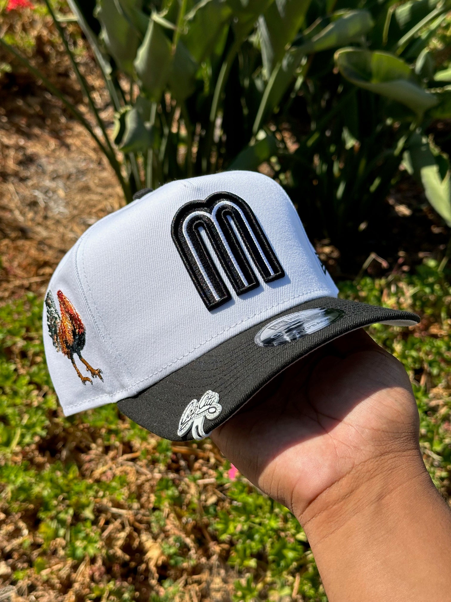 NEW ERA EXCLUSIVE 9FIFTY A-FRAME WHITE/BLACK MEXICO W/ "EL GALLO" SIDE PATCH