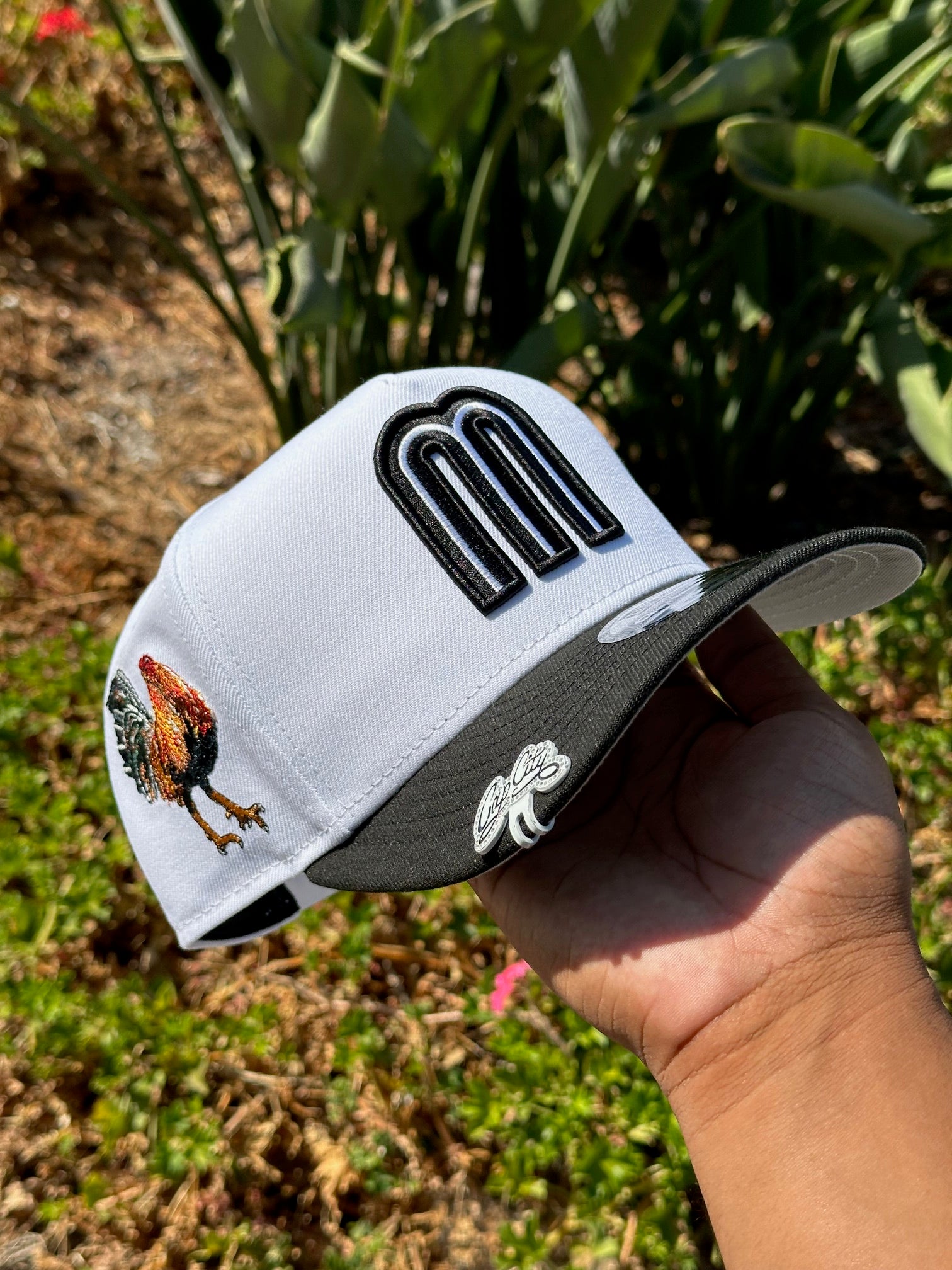 NEW ERA EXCLUSIVE 9FIFTY A-FRAME WHITE/BLACK MEXICO W/ "EL GALLO" SIDE PATCH