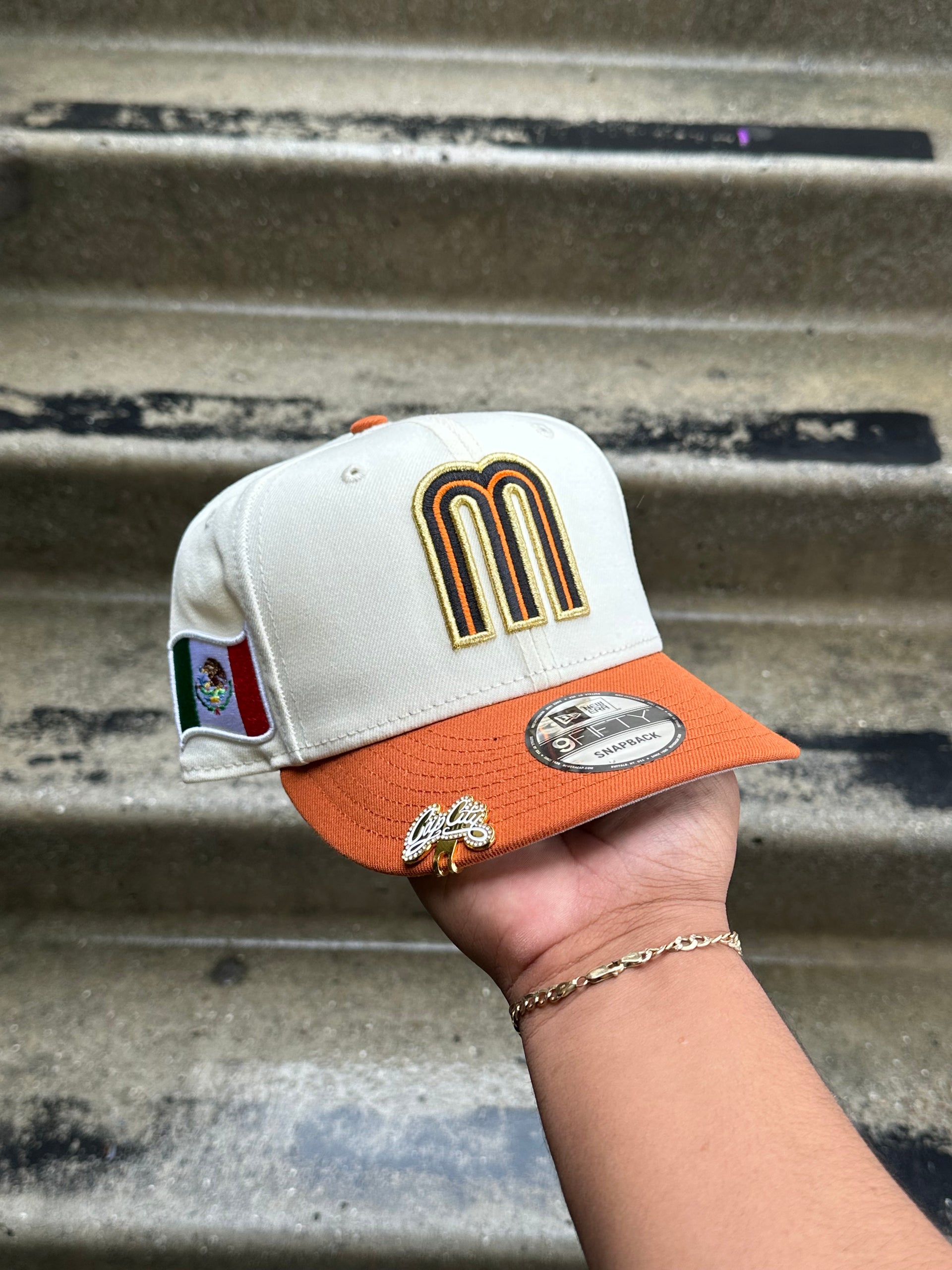 NEW ERA EXCLUSIVE 9FIFTY CHROME WHITE/RUST ORANGE SNAPBACK W/ MEXICO FLAG  SIDE PATCH