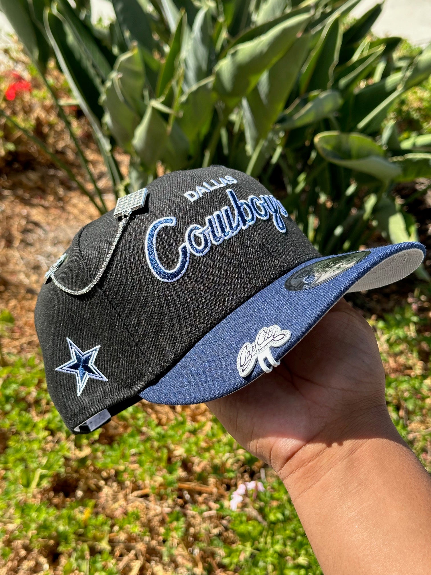 NEW ERA EXCLUSIVE 9FIFTY BLACK/NAVY DALLAS COWBOYS SCRIPT SNAPBACK W/ TEAM LOGO SIDE PATCH