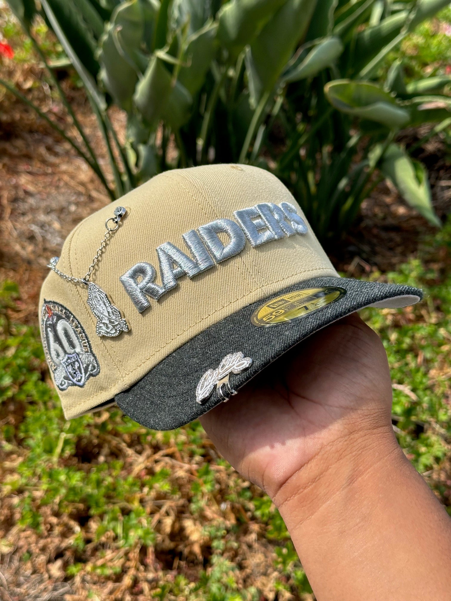 NEW ERA EXCLUSIVE 59FIFTY VEGAS GOLD/GREY WOOL LAS VEGAS RAIDERS W/ 60TH ANNIVERSARY SIDE PATCH