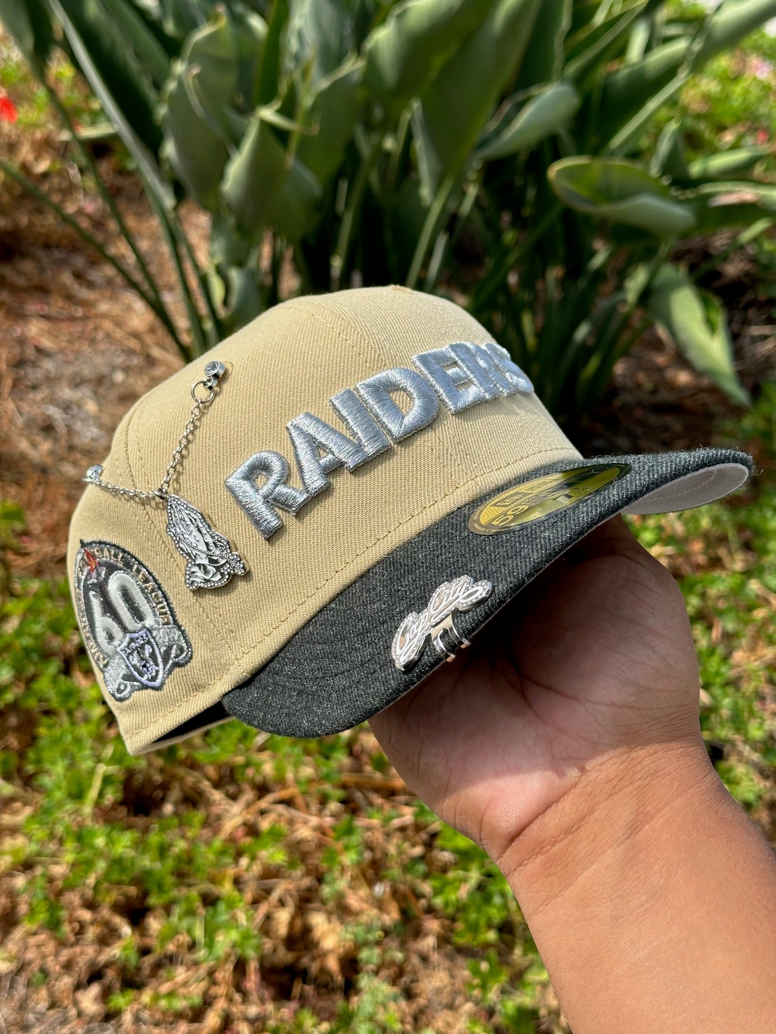 NEW ERA EXCLUSIVE 59FIFTY VEGAS GOLD/GREY WOOL LAS VEGAS RAIDERS W/ 60TH ANNIVERSARY SIDE PATCH