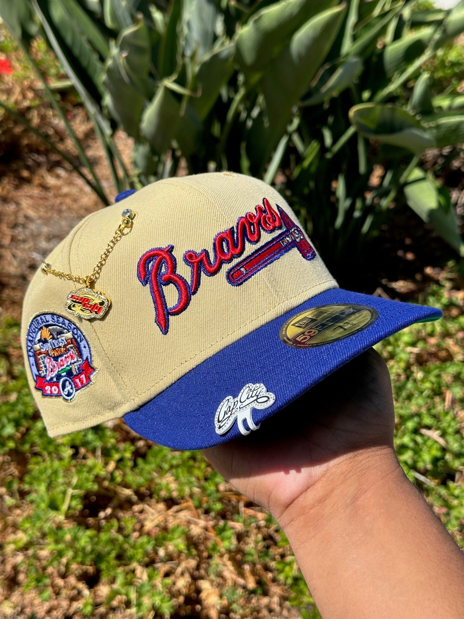 NEW ERA 59FIFTY VEGAS GOLD/BLUE ATLANTA BRAVES SCRIPT W/ 2017 INAUGRAUL SEASON SIDE PATCH