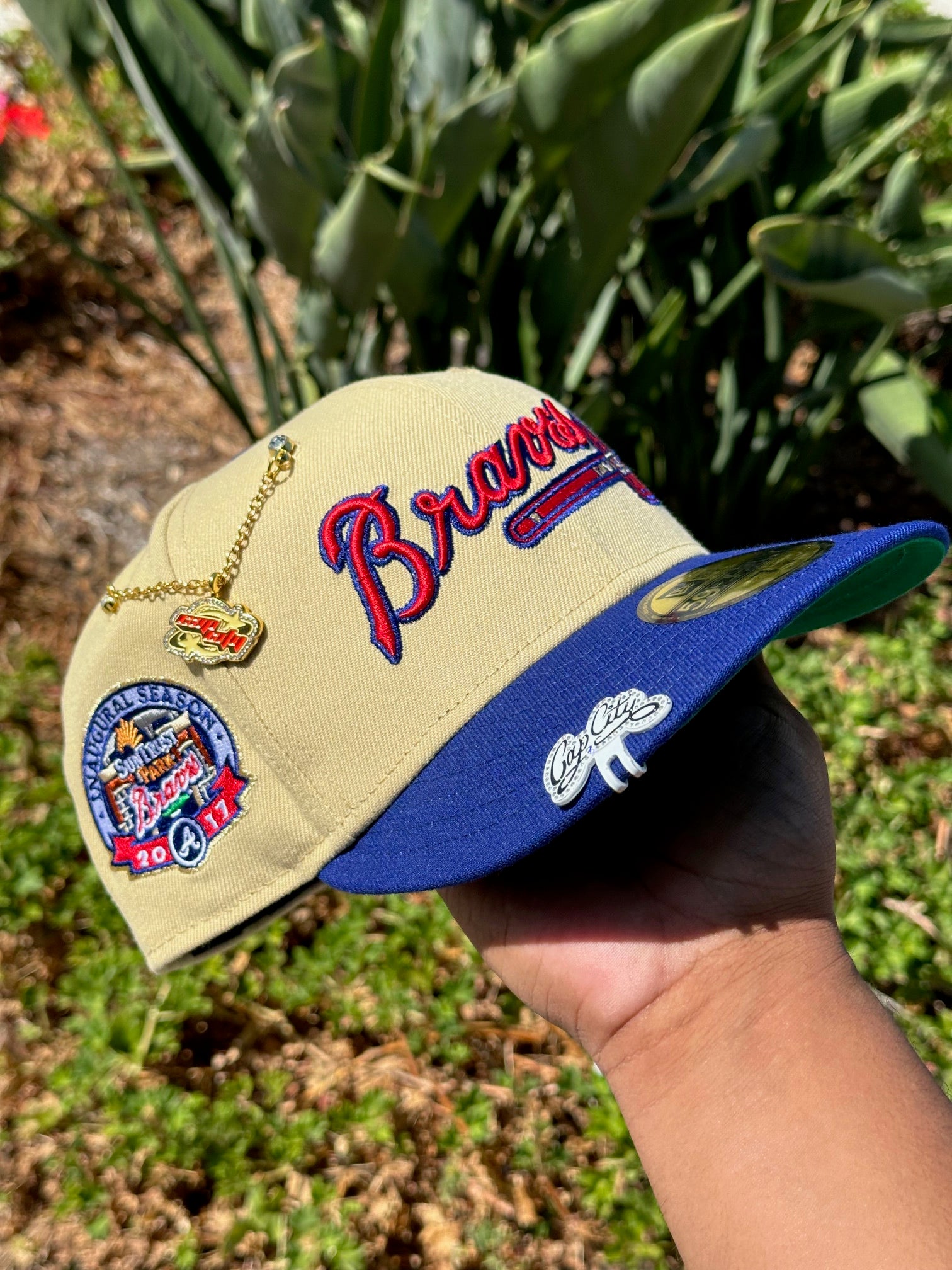 NEW ERA 59FIFTY VEGAS GOLD/BLUE ATLANTA BRAVES SCRIPT W/ 2017 INAUGRAUL SEASON SIDE PATCH