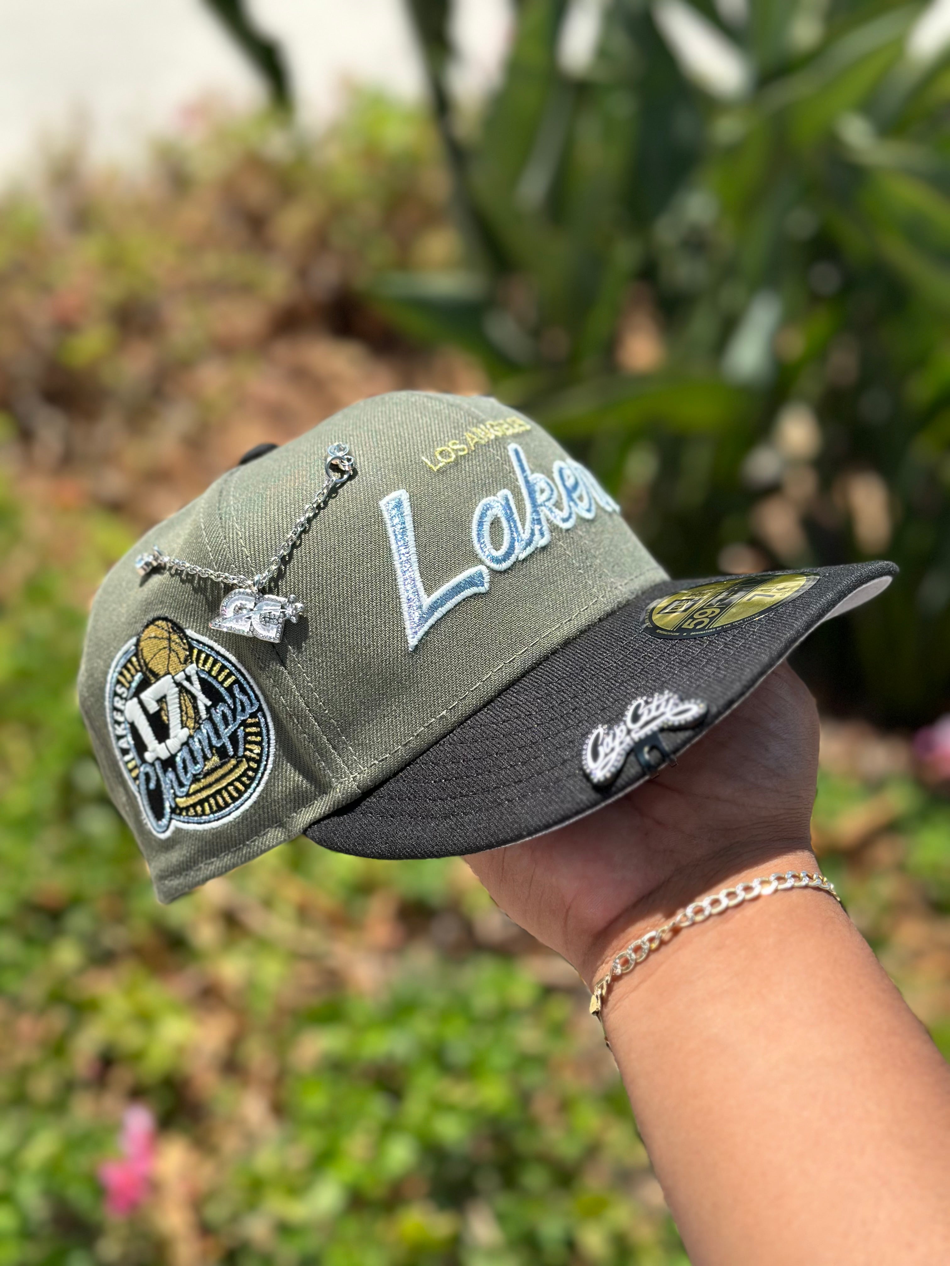 NEW ERA EXCLUSIVE 59FIFTY OLIVE GREEN/BLACK LOS ANGELES LAKERS SCRIPT W/ 17X CHAMPIONS SIDE PATCH