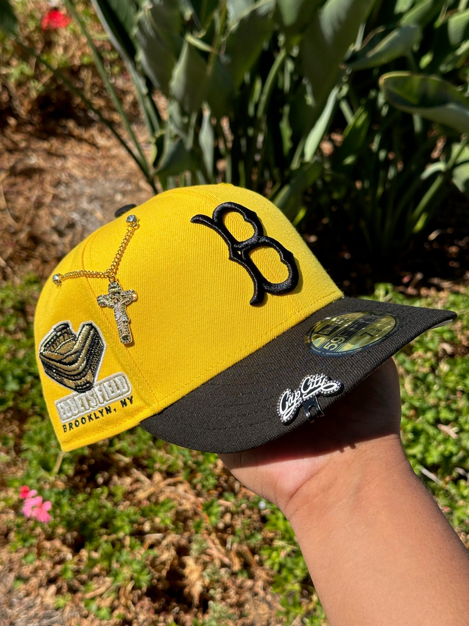 NEW ERA EXCLUSIVE 59FIFTY YELLOW/BLACK BROOKLYN DODGERS W/ EBBETS FIELD SIDE PATCH