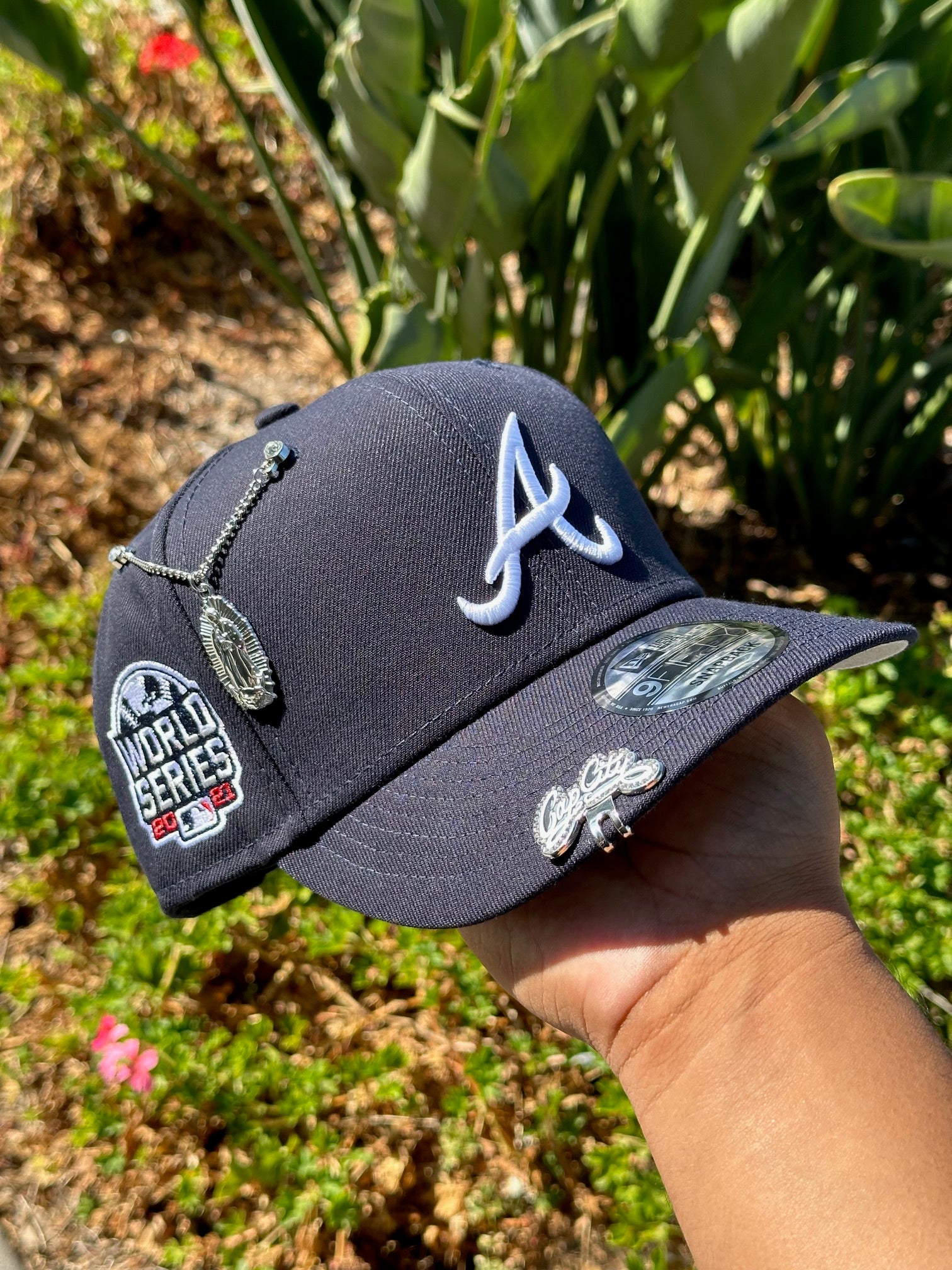 NEW ERA EXCLUSIVE 9FIFTY NAVY ATLANTA BRAVES SNAPBACK W/ 2021 WORLD SERIES SIDE PATCH