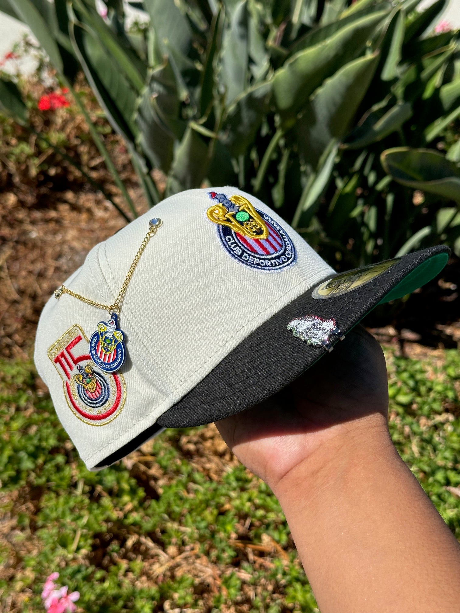 NEW ERA EXCLUSIVE 59FIFTY CHROME WHITE/BLACK "CHIVAS DE GUADALAJARA" W/ 115TH ANNIVERSARY SIDE PATCH