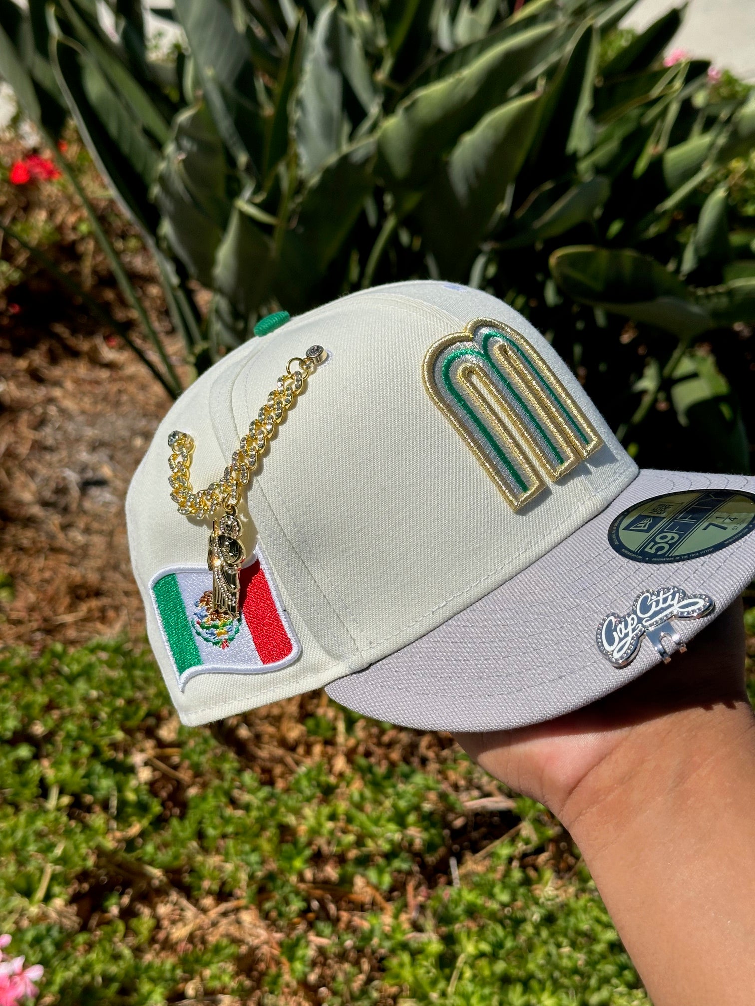 NEW ERA EXCLUSIVE 59FIFTY CHROME WHITE/GREY MEXICO W/ MEXICO FLAG SIDE PATCH