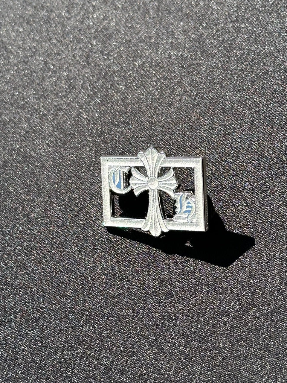 *NEW EXCLUSIVE PEARL WHITE "CRUCIFIX" MLB BATTERMAN PIN VERY LIMITED