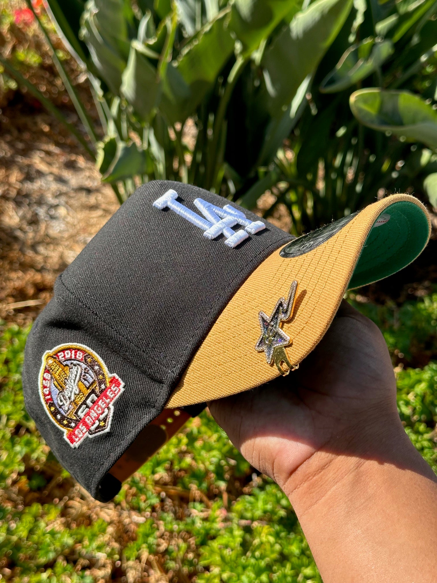 NEW ERA EXCLUSIVE 9FORTY A-FRAME BLACK/KHAKI LOS ANGELES DODGERS SCRIPT W/ 60TH ANNIVERSRAY SIDE PATCH