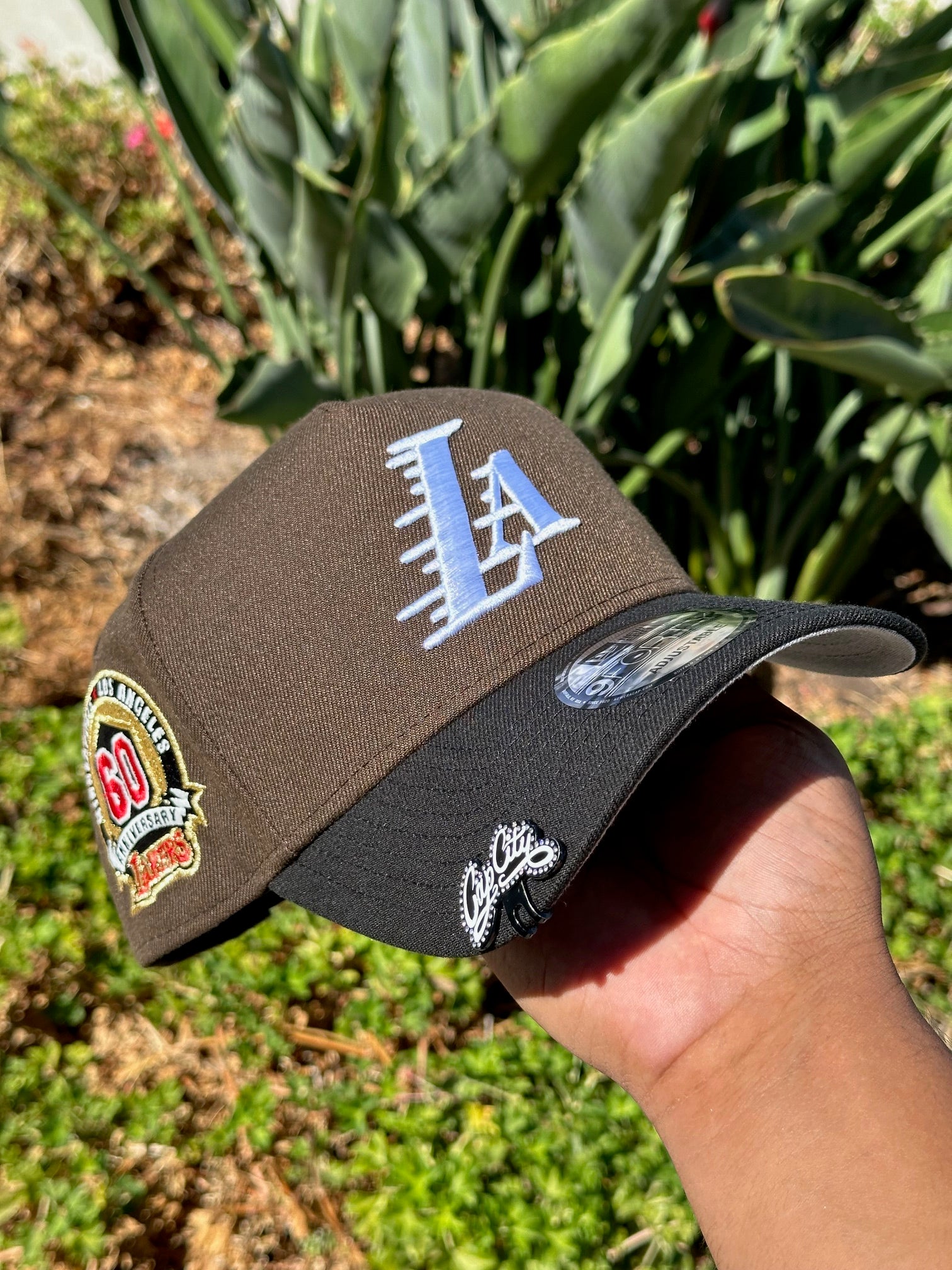 NEW ERA EXCLUSIVE 9FORTY A-FRAME WALNUT BROWN/BLACK LOS ANGELES LAKERS W/ 60TH ANNIVERSARY SIDE PATCH