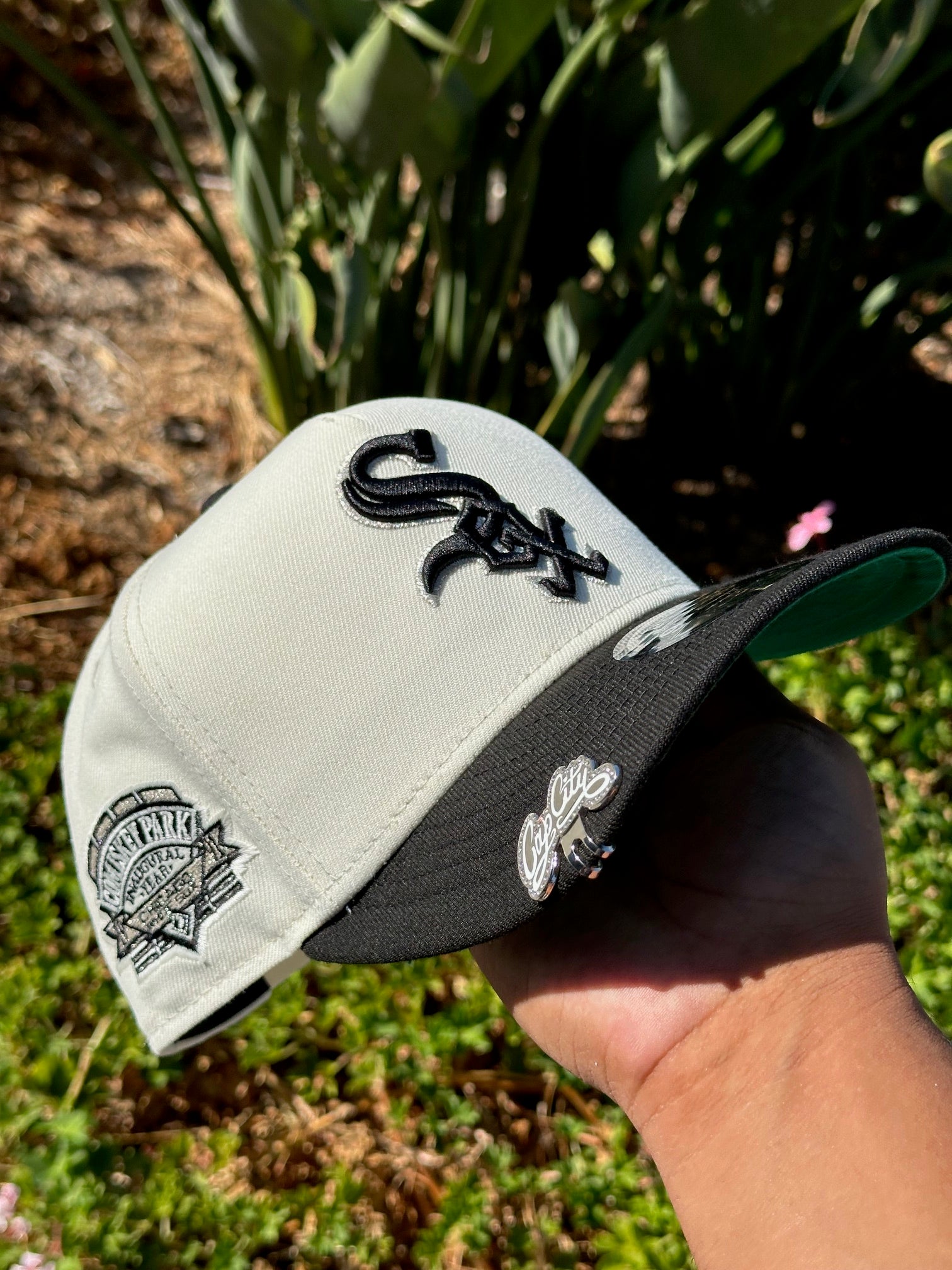 NEW ERA EXCLUSIVE 9FIFTY A-FRAME CHROME WHITE/BLACK CHICAGO WHITE SOX W/ COMISKEY PARK SIDE PATCH