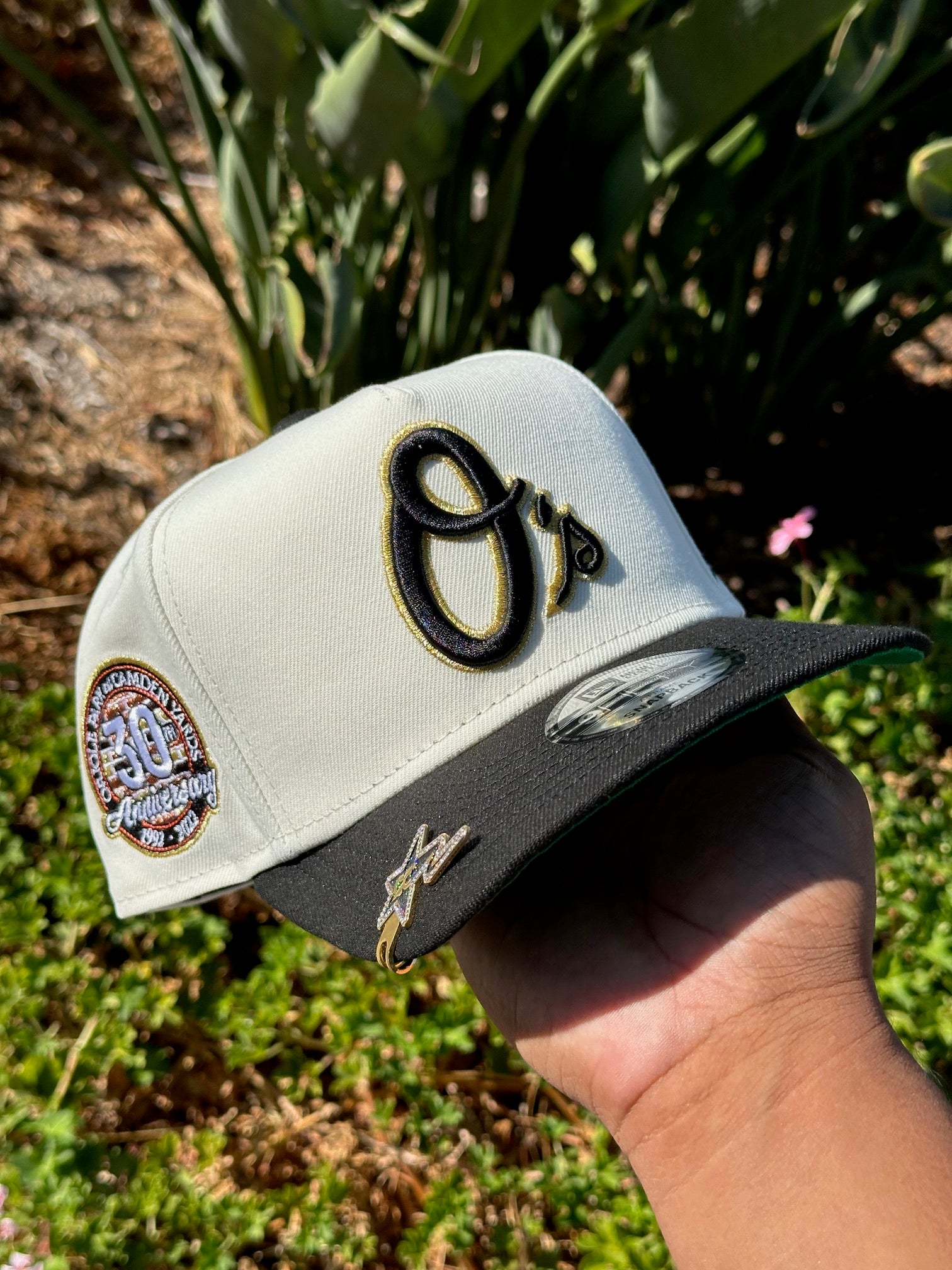 NEW ERA EXCLUSIVE 9FIFTY A-FRAME CHROME WHITE/BLACK BALTIMORE ORIOLES W/ 30TH ANNIVERSARY SIDE PATCH