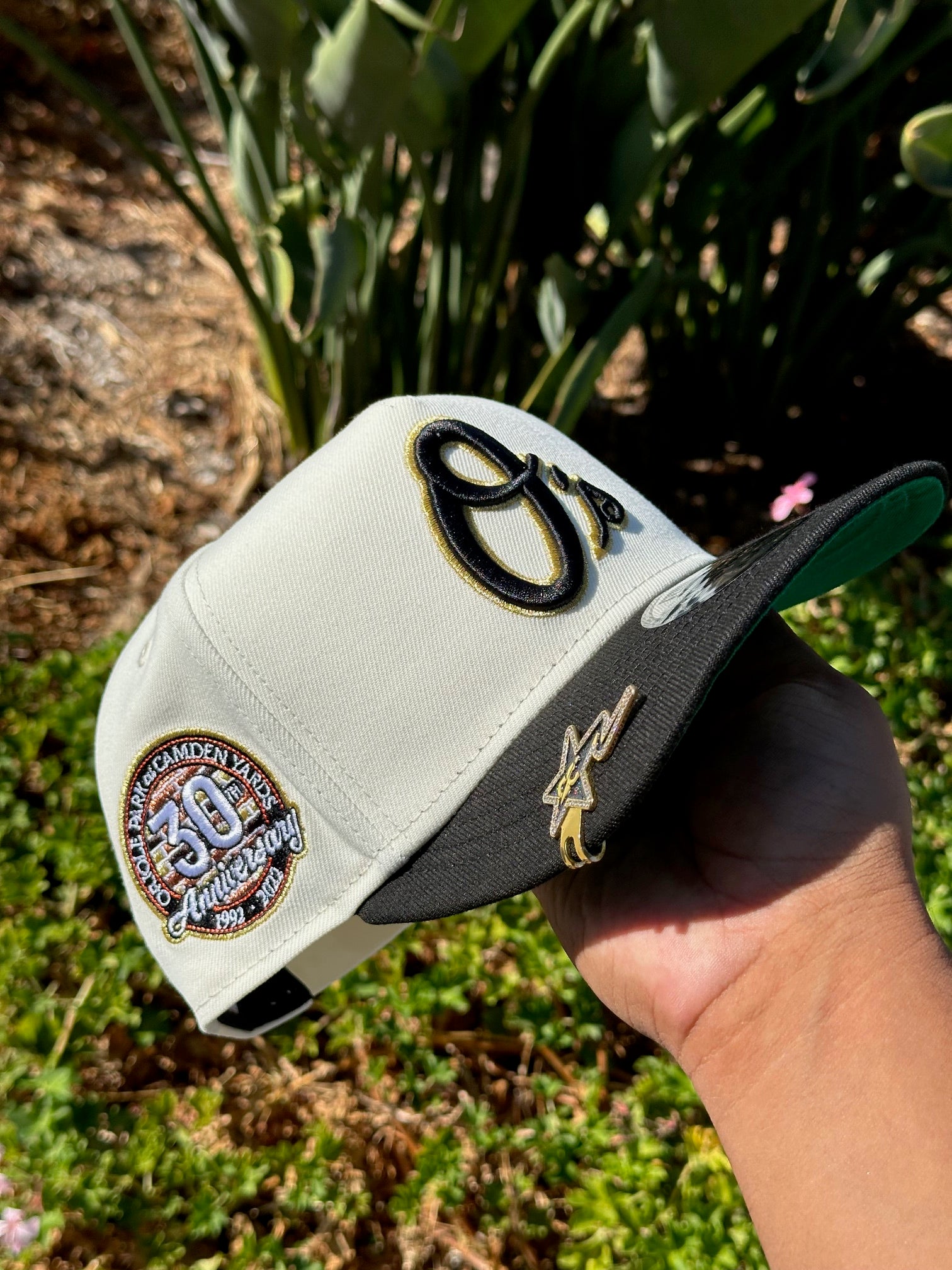 NEW ERA EXCLUSIVE 9FIFTY A-FRAME CHROME WHITE/BLACK BALTIMORE ORIOLES W/ 30TH ANNIVERSARY SIDE PATCH