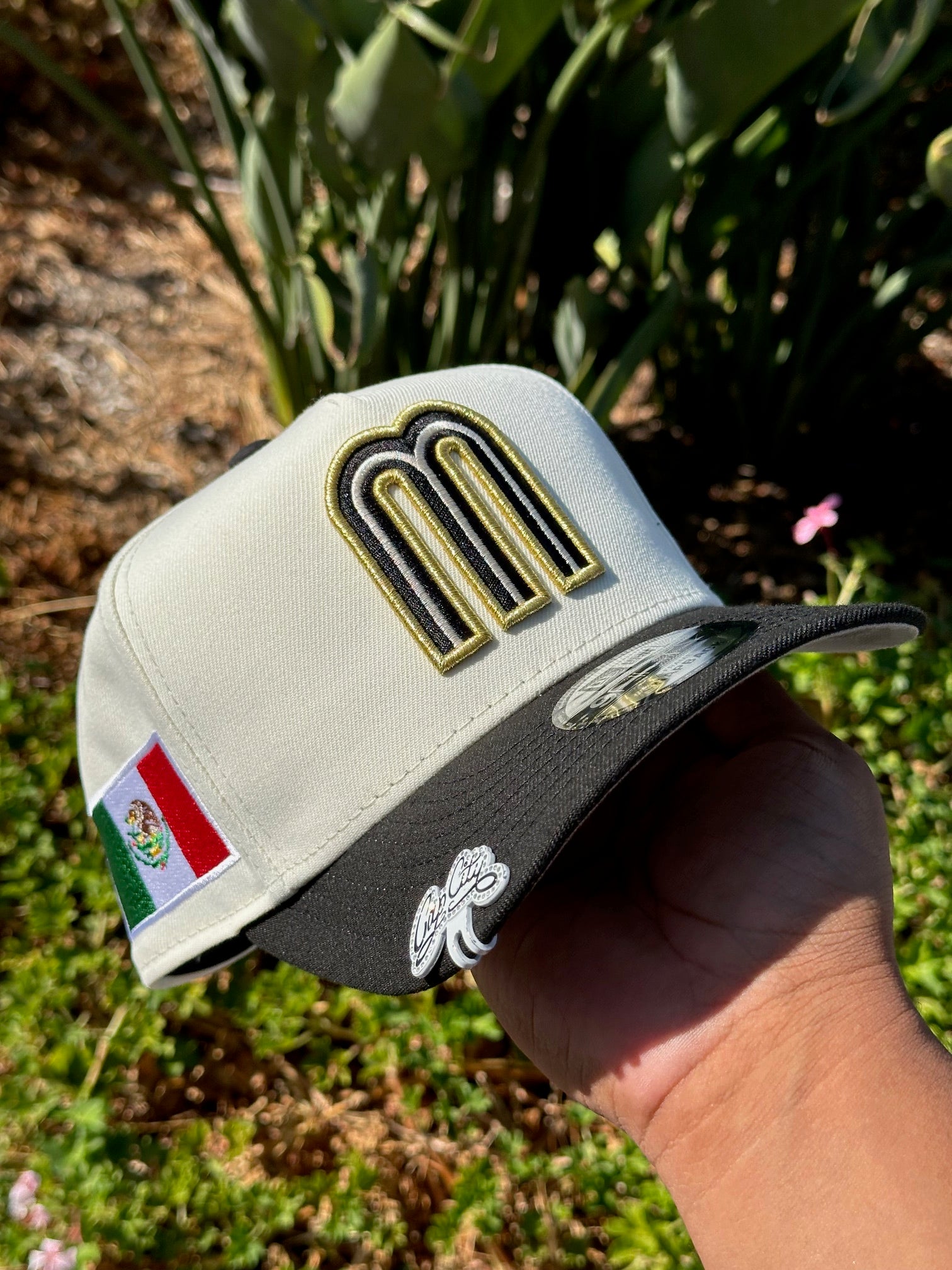 NEW ERA EXCLUSIVE 9FIFTY A-FRAME CHROME WHITE/BLACK MEXICO SNAPBACK W/ MEXICO FLAG SIDE PATCH