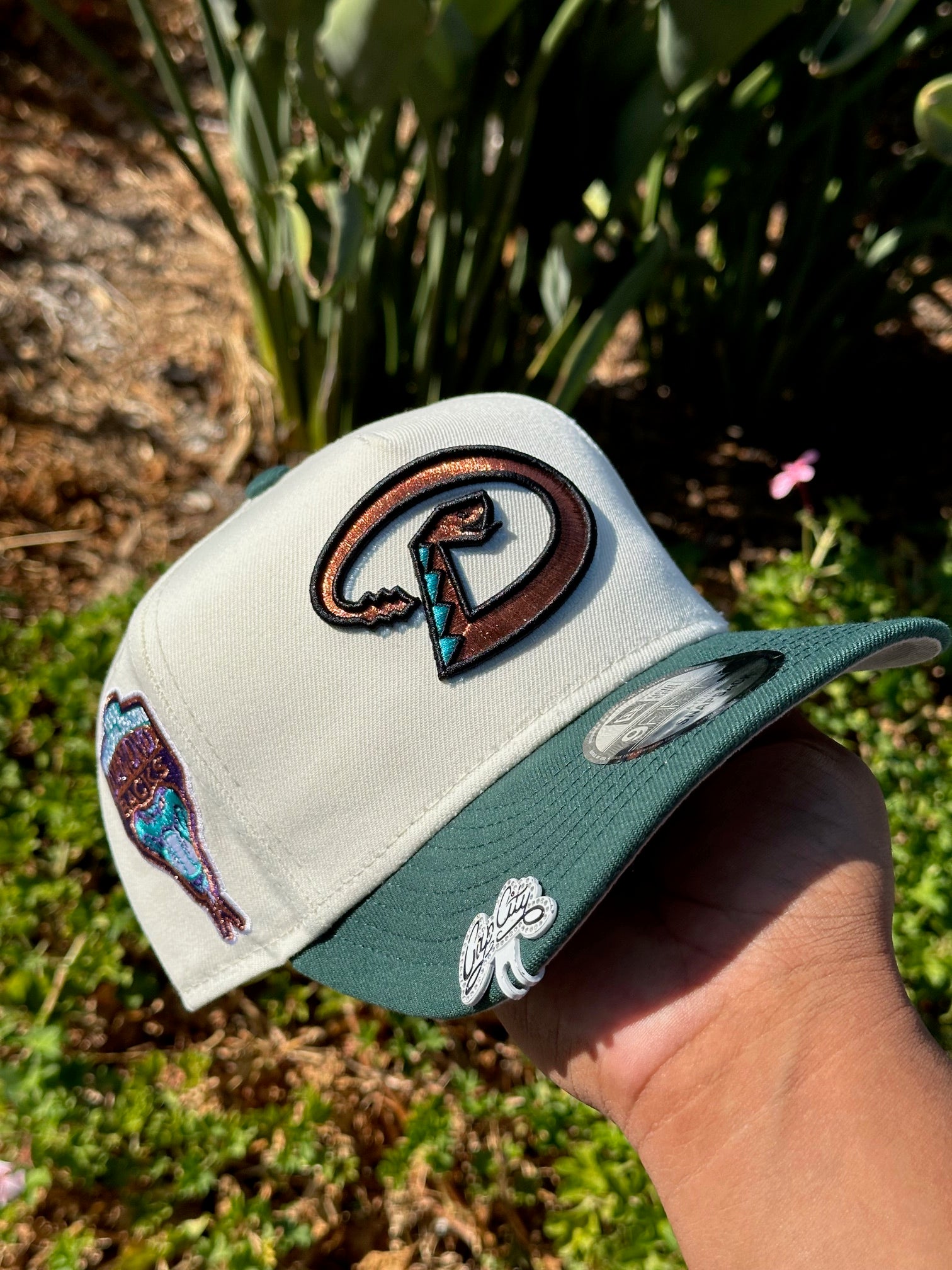 NEW ERA EXCLUSIVE 9FIFTY A-FRAME CHROME WHITE/FOREST GREEN ARIZONA DIAMONDBACKS SNAPBACK W/ 1998 INAUGURAL SEASON SIDE PATCH