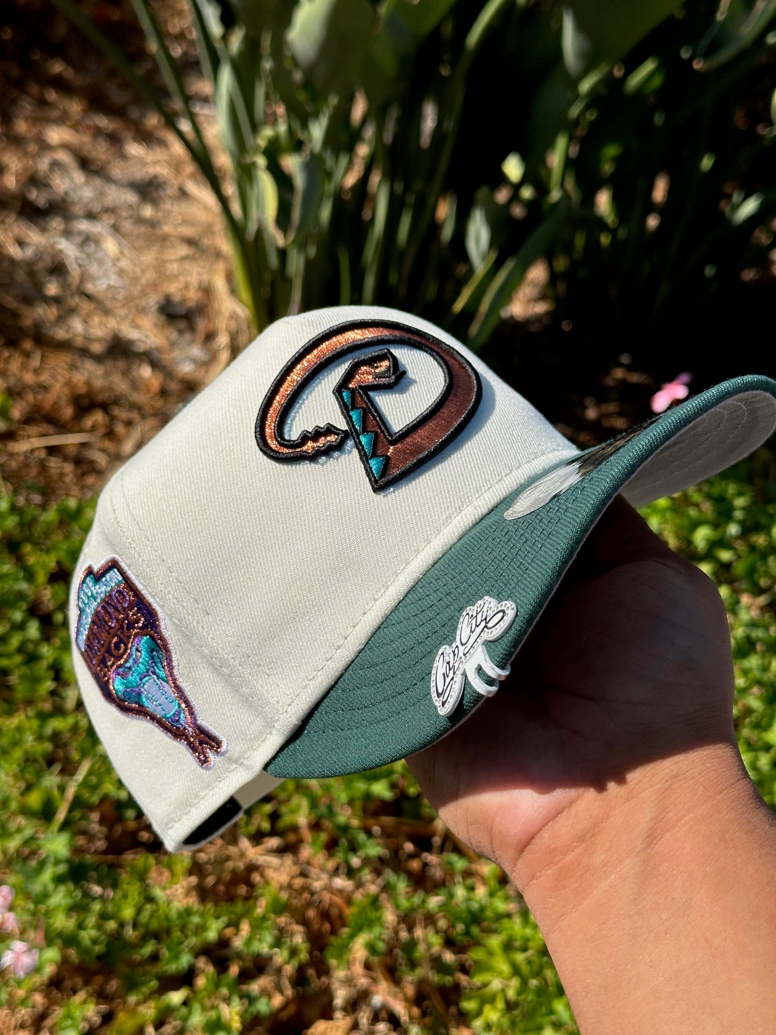 NEW ERA EXCLUSIVE 9FIFTY A-FRAME CHROME WHITE/FOREST GREEN ARIZONA DIAMONDBACKS SNAPBACK W/ 1998 INAUGURAL SEASON SIDE PATCH