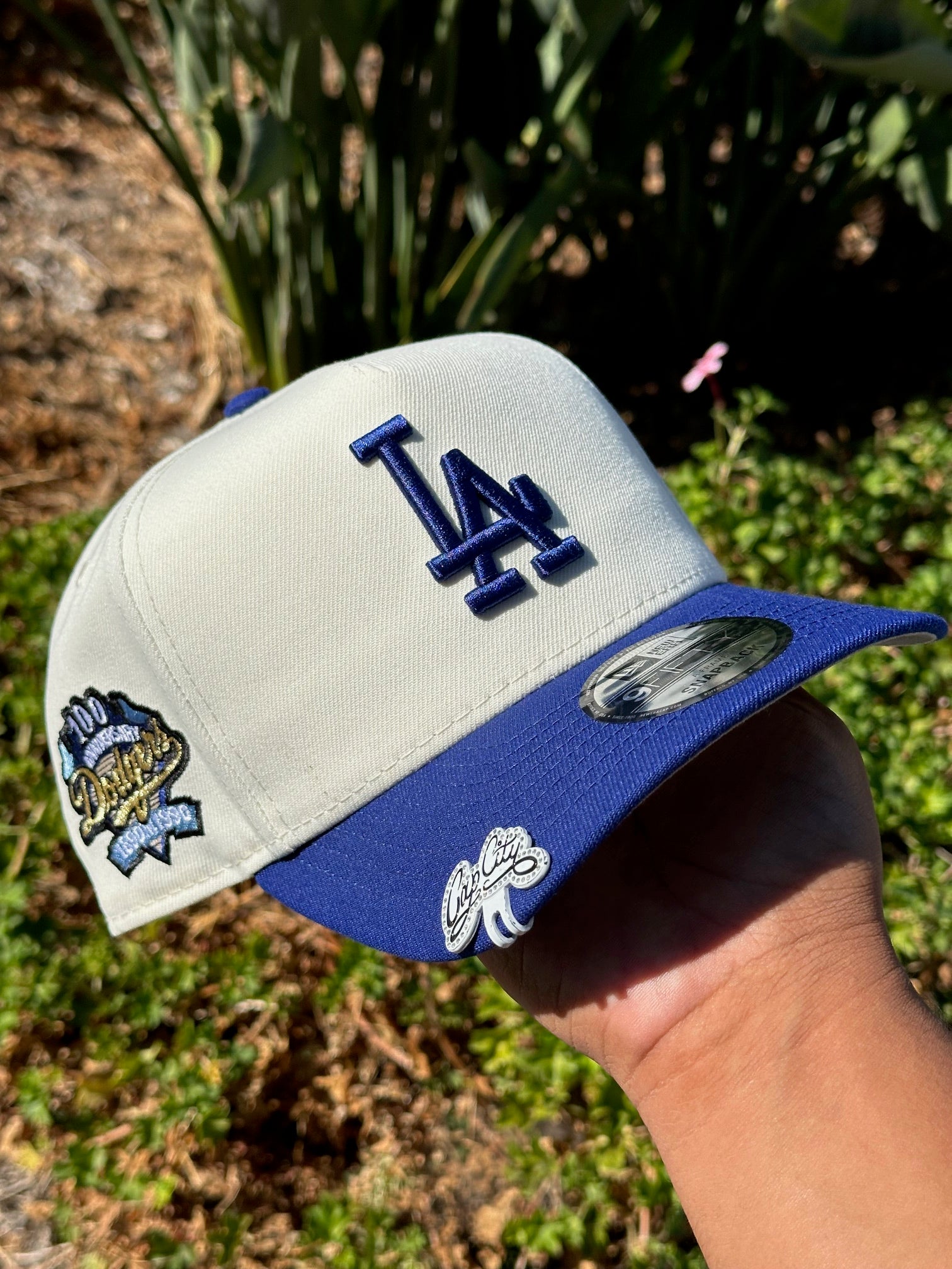 NEW ERA EXCLUSIVE 9FIFTY A-FRAME CHROME WHITE/BLUE LOS ANGELES DODGERS SNAPBACK W/ 100TH ANNIVERSARY SIDE PATCH