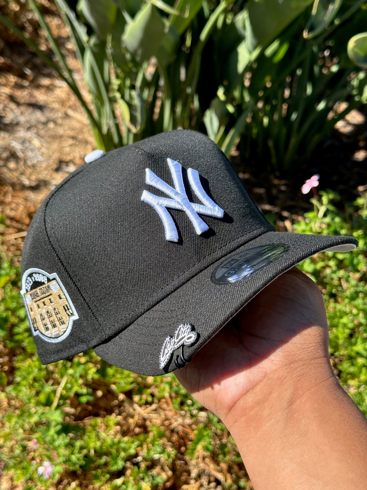 NEW ERA EXCLUSIVE 9FIFTY A-FRAME BLACK NEW YORK YANKEES SNAPBACK W/ YANKEE STADIUM SIDE PATCH