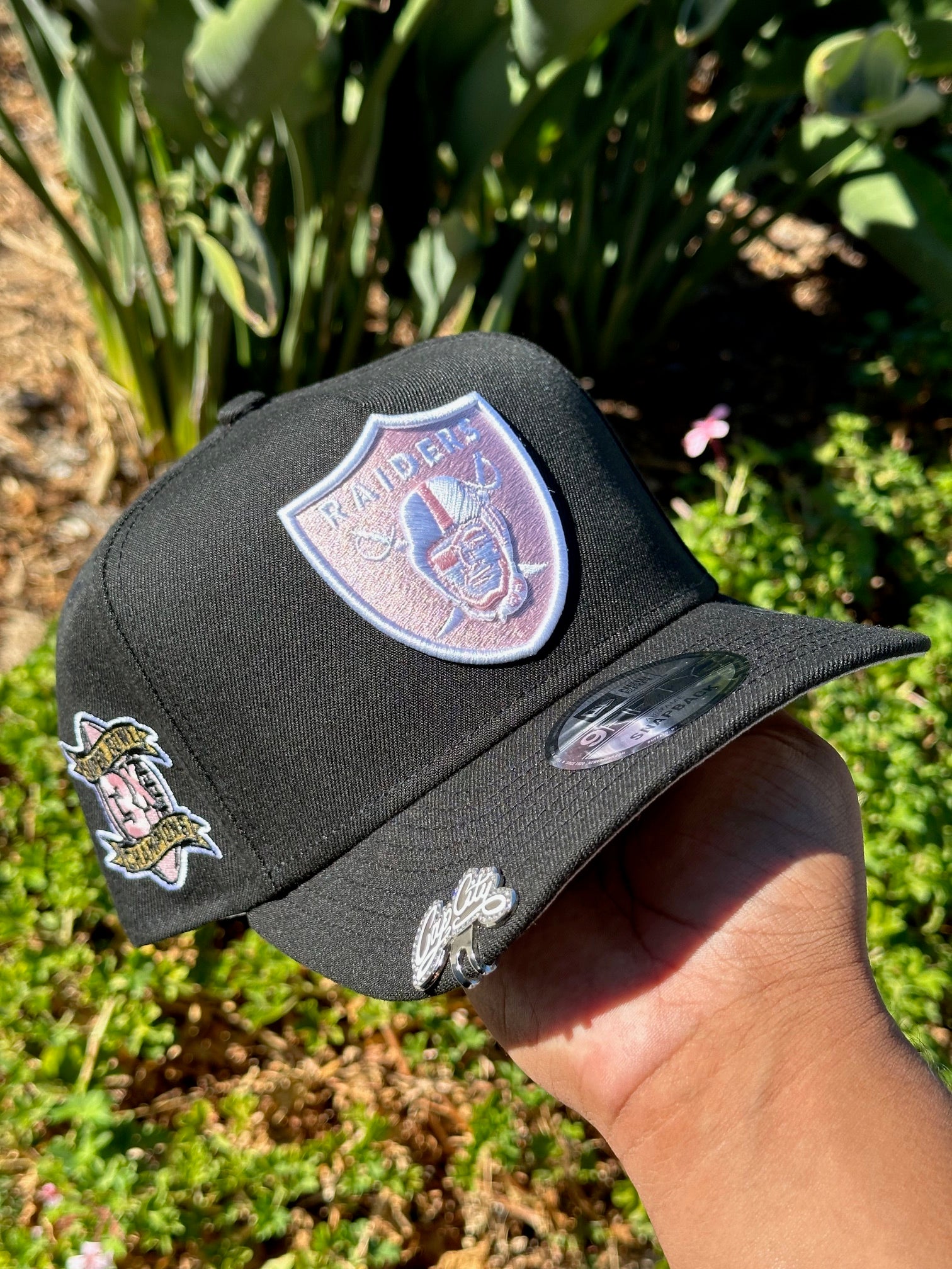 NEW ERA EXCLUSIVE 9FIFTY A-FRAME BLACK LAS VEGAS RAIDERS W/ 3X SUPER BOWL CHAMPIONS SIDE PATCH